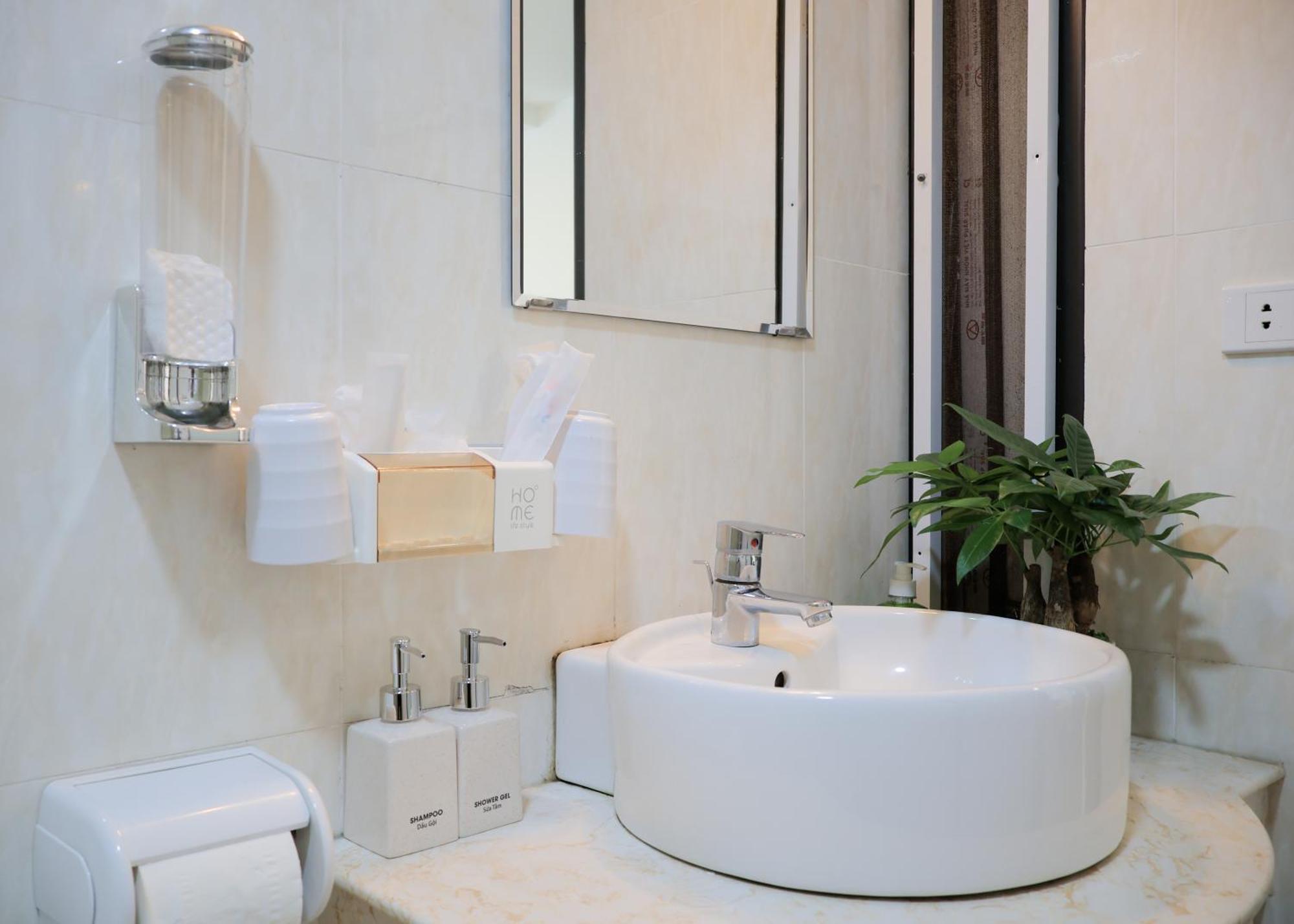 T98 Westlake Quang An - Tay Ho Center Garden View Studio! Apartment Hanoi