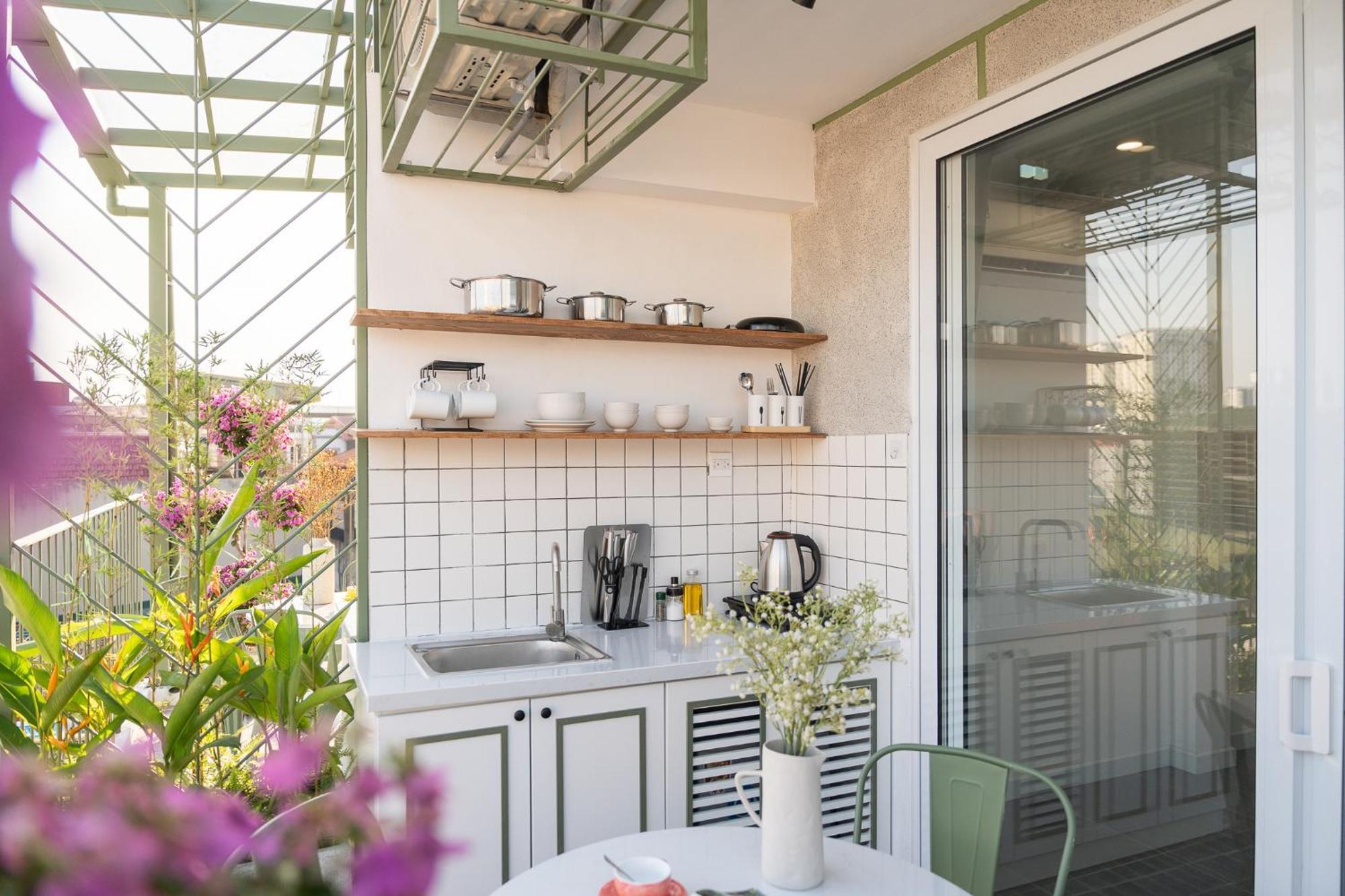Location/big Group/private With Pool And Kitchen Apartment Hanoi