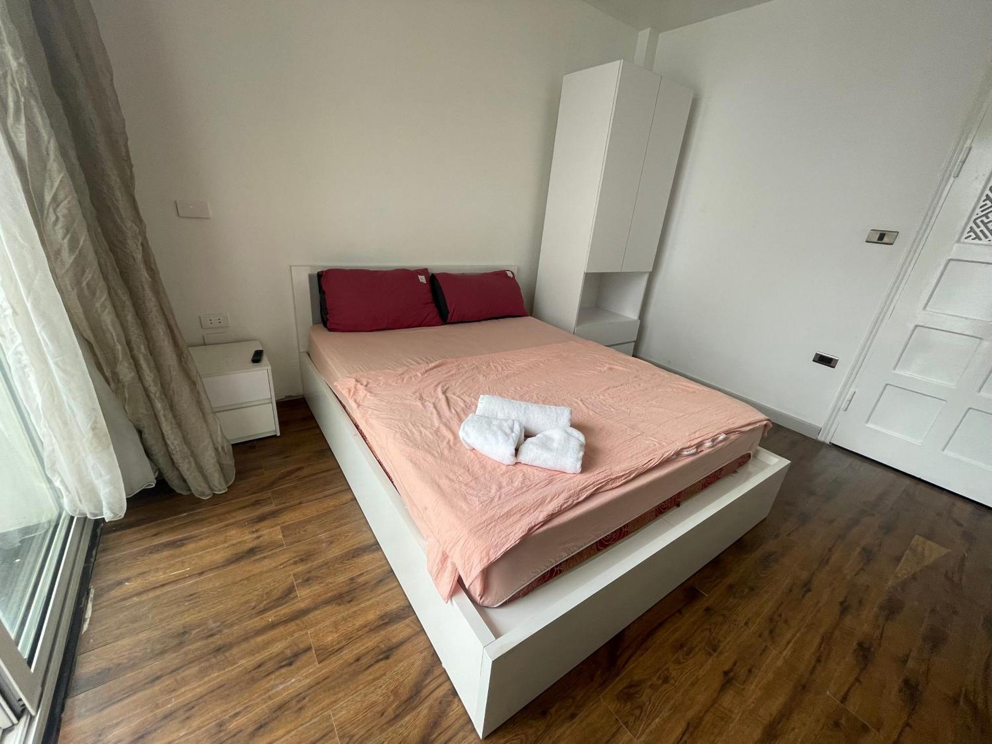 67141 Bedroom Cozy Ho Tay Balcony Full Natural Light Apartment Hanoi