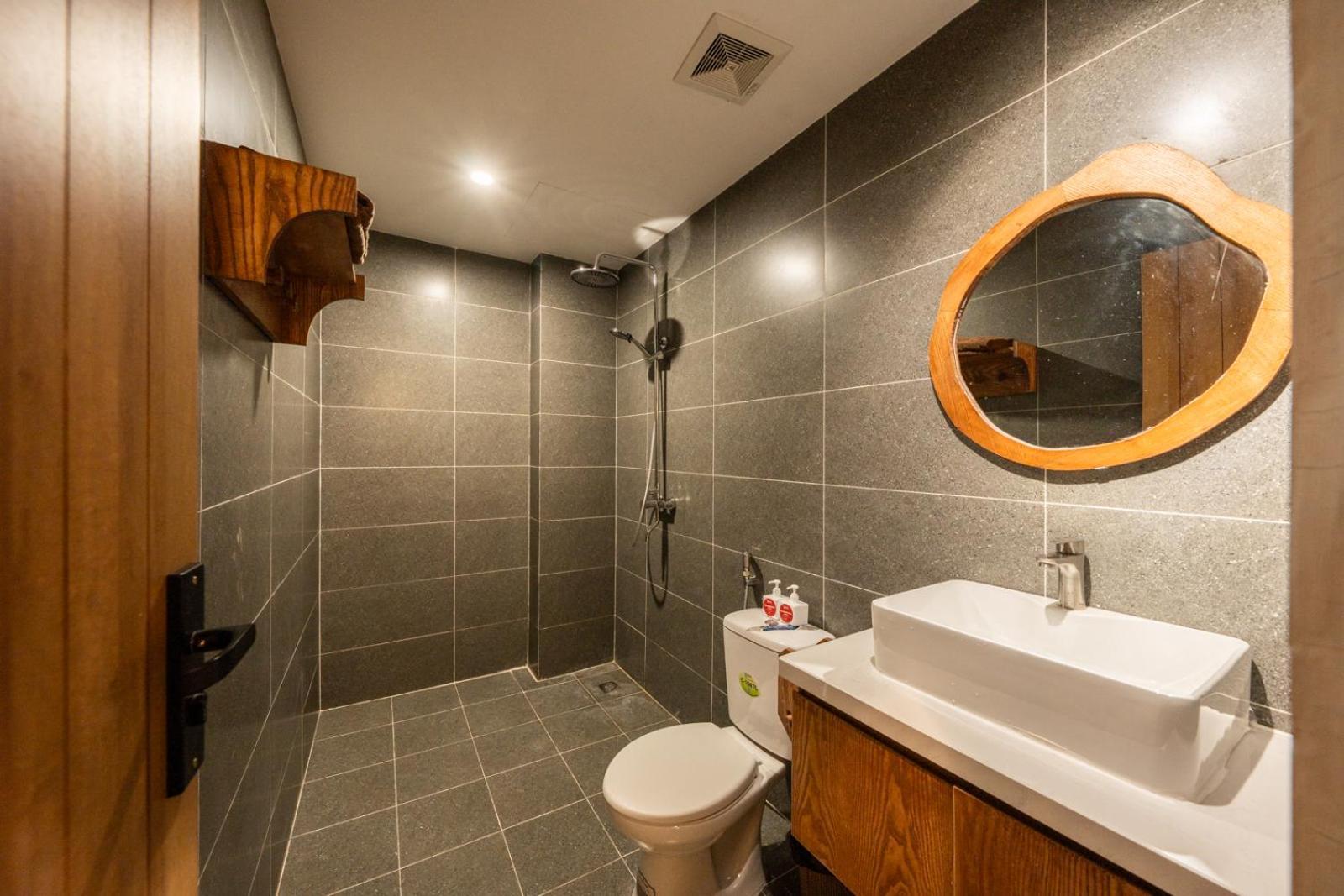 Royal In Center/big Group 10+/rooftop Apartment Hanoi