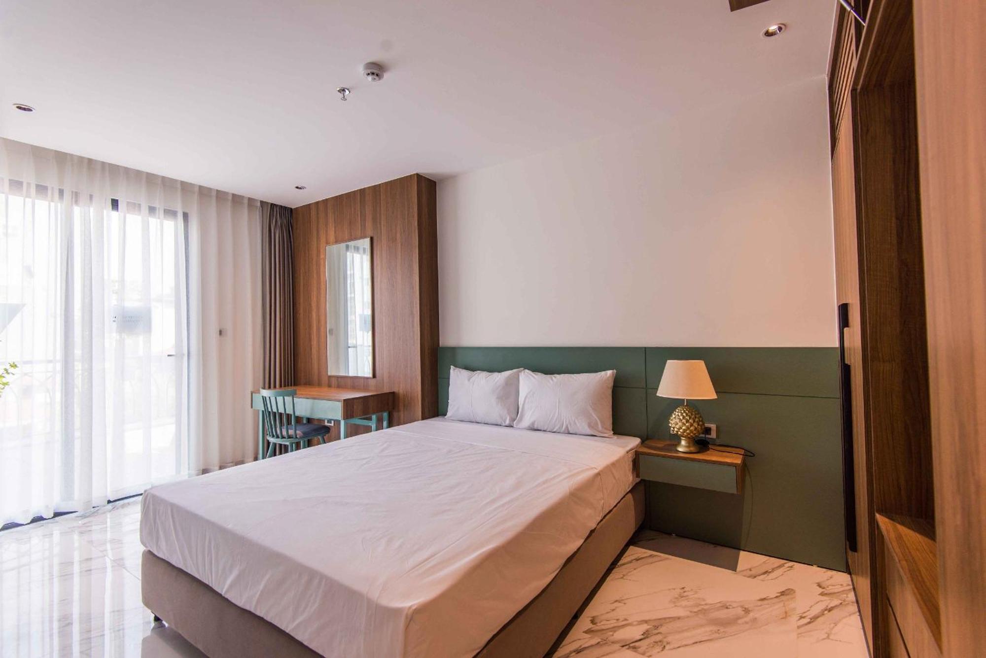 Hotel Luxe Paradise Hoang Cau 3*