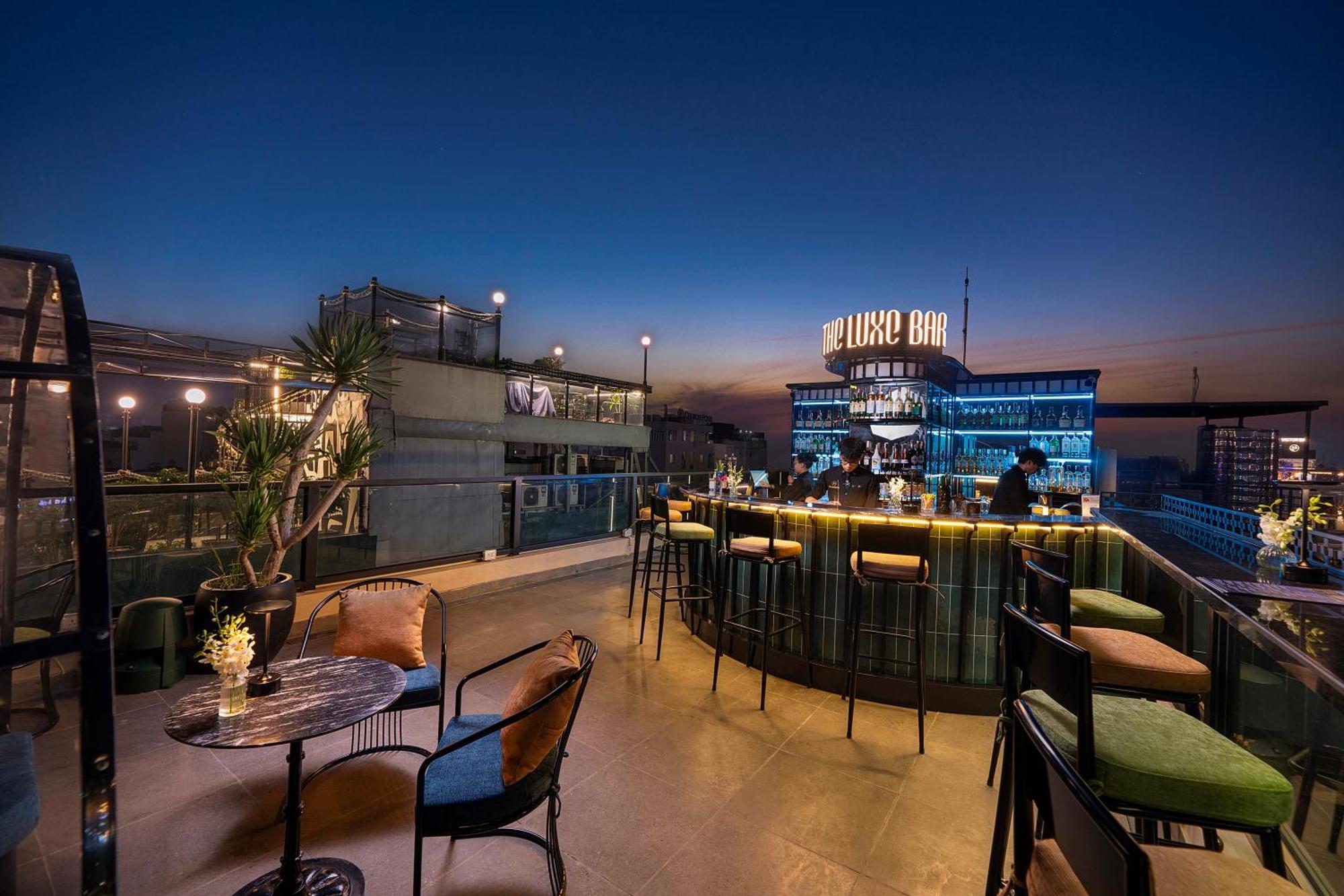 Hotel Le Premier & Rooftop Bar