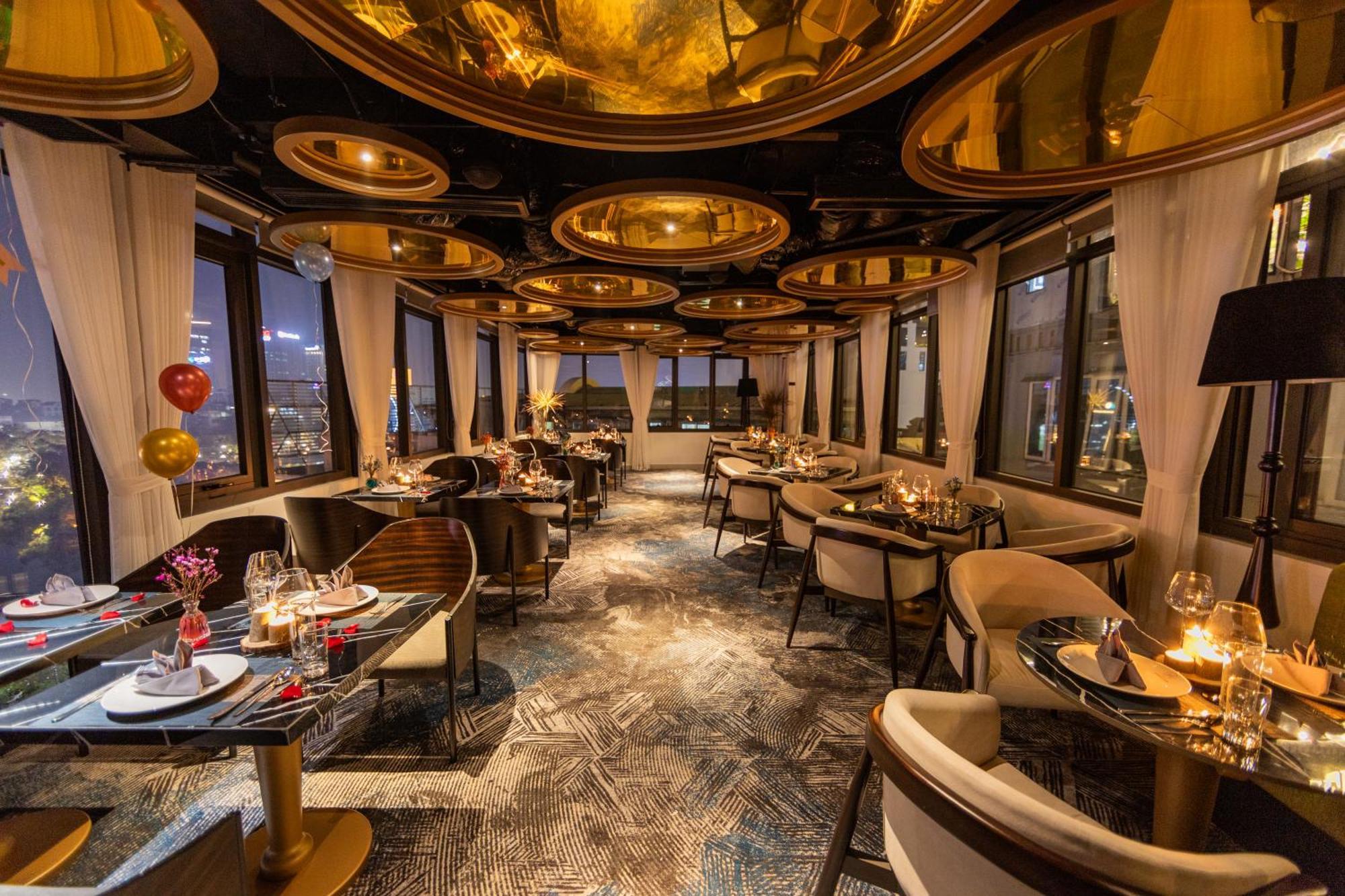Le Premier & Rooftop Bar Hotel