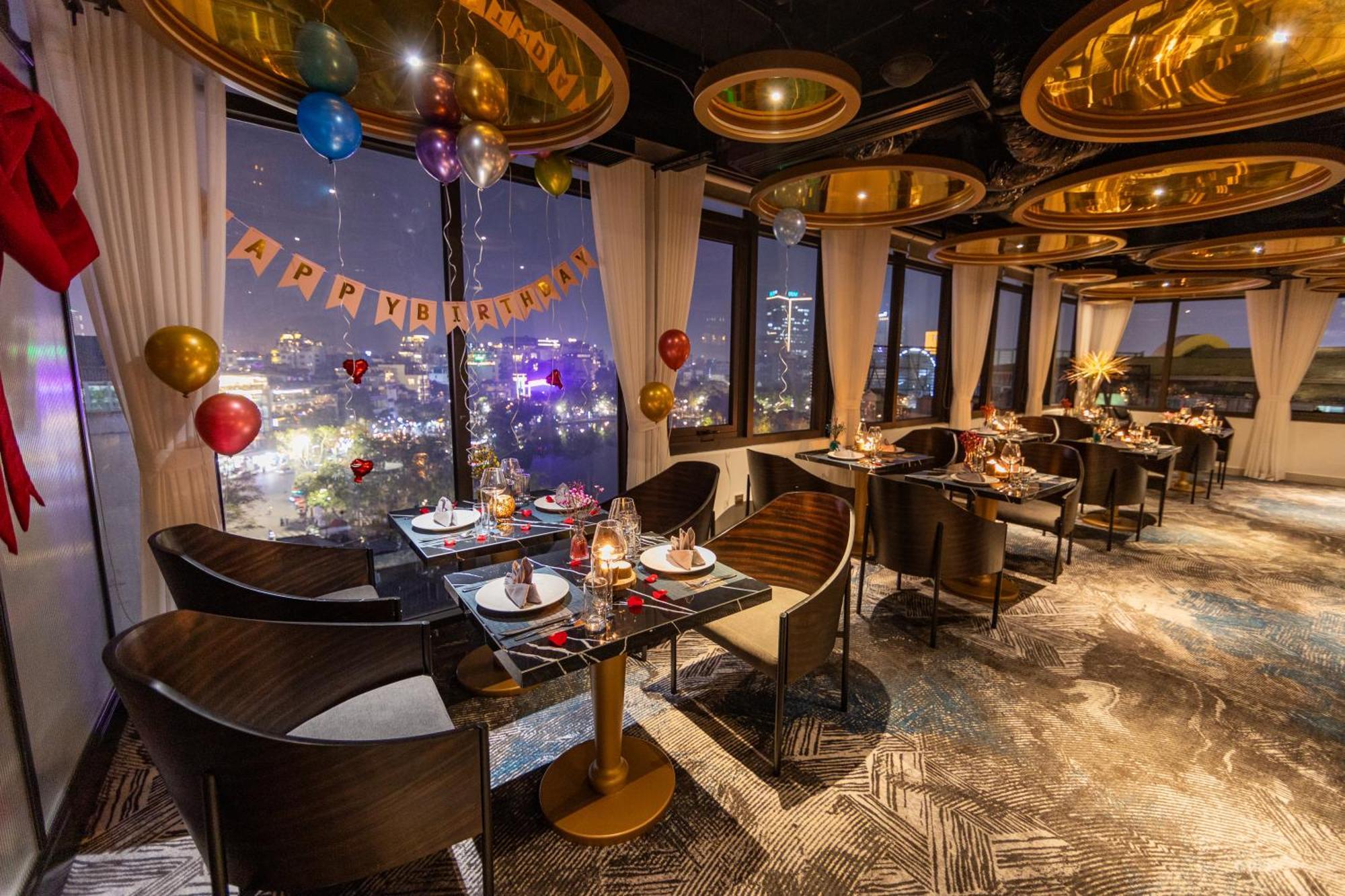 Le Premier & Rooftop Bar Hotel 4*