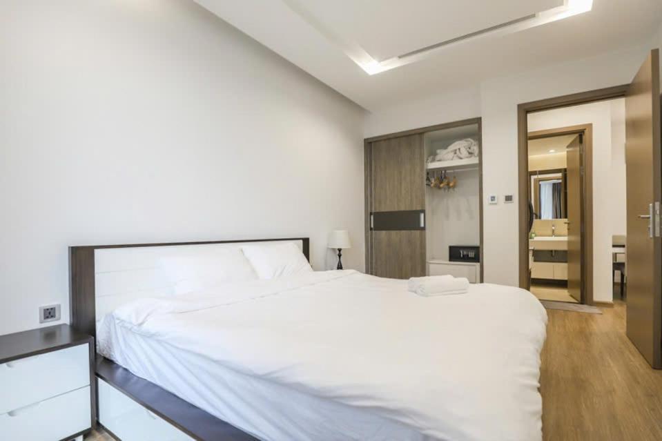 Luxury In Vinhomes Metropolis Apartment *
