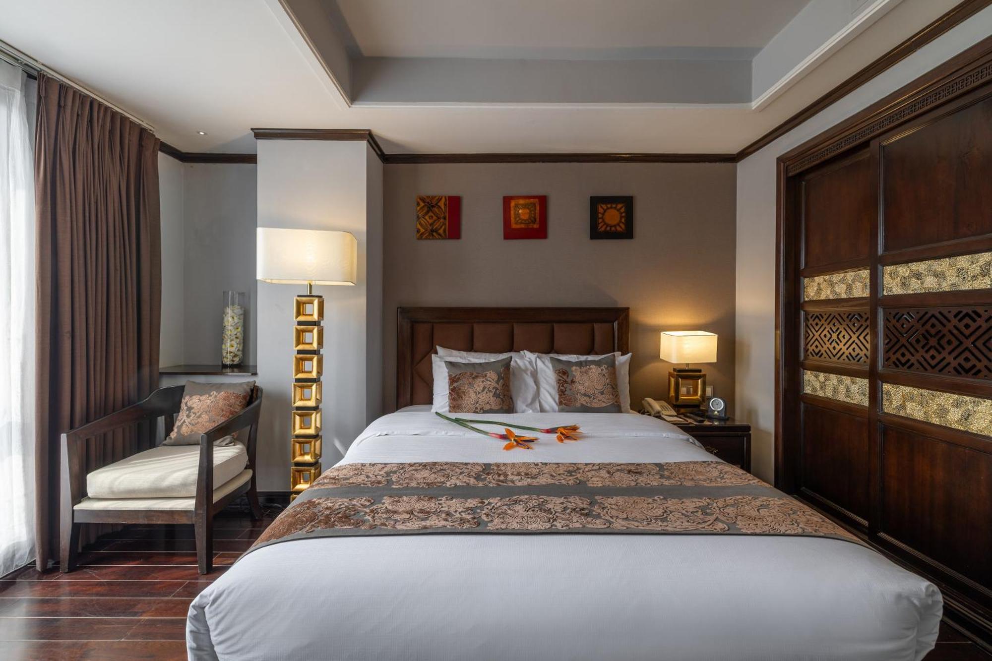 Golden Lotus Luxury 4*