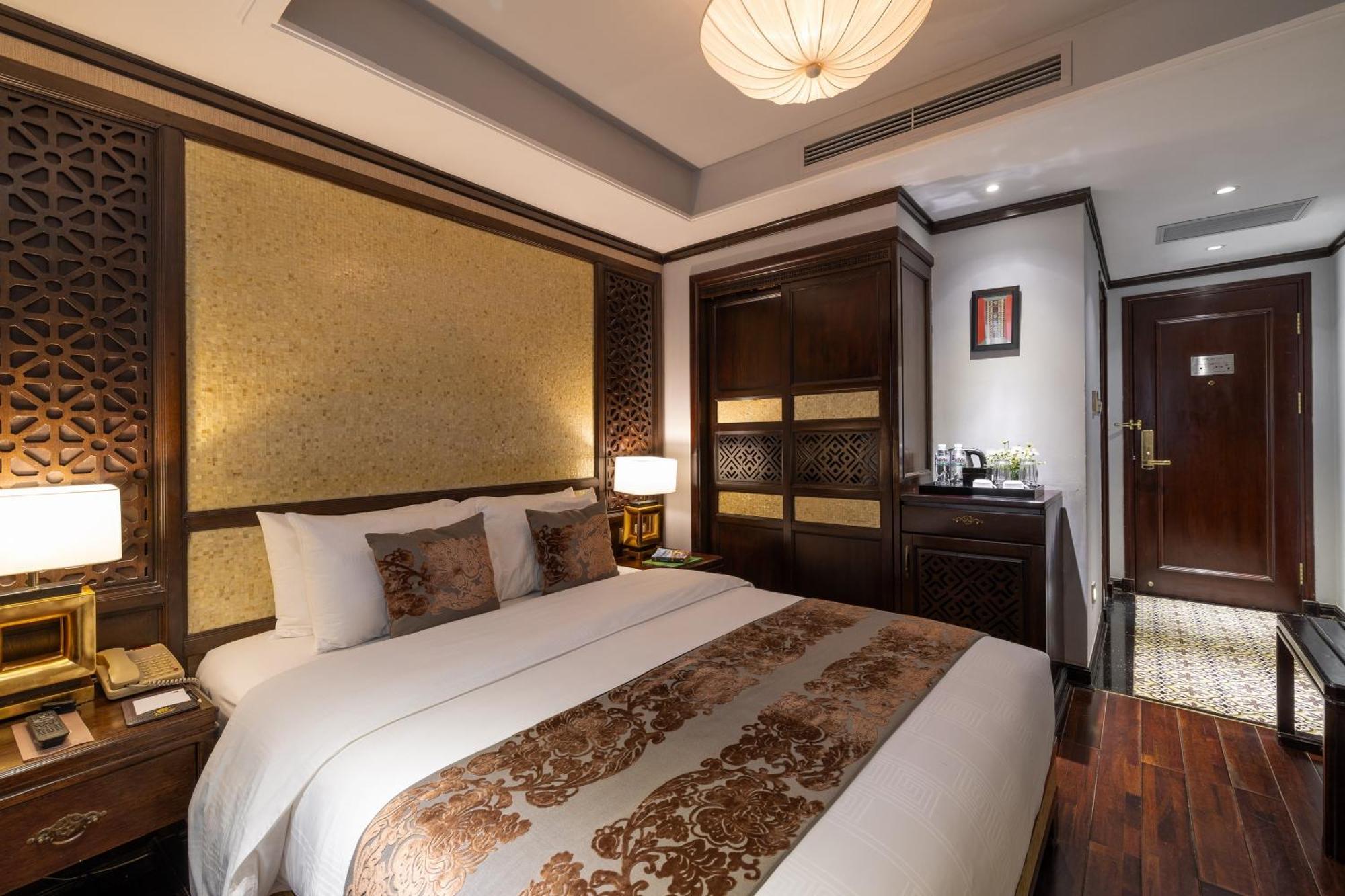 Hotel Golden Lotus Luxury 4*