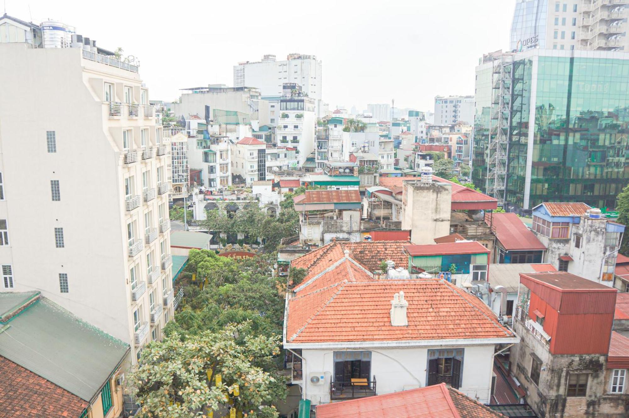 Wecozy - Railway Side, The Old Quarter Apartment Hanoi