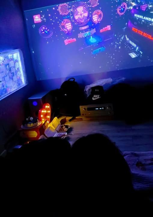 N'stay: Netflix-themed With 24/7 Bar & Cafe Hanói