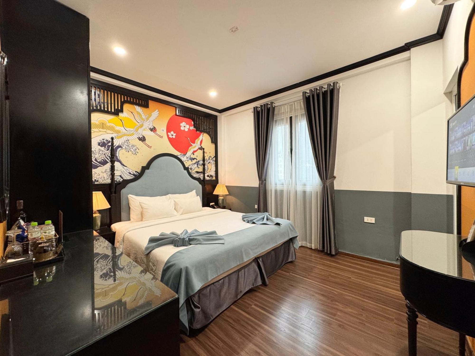 Hotel Elpis & Hanoi