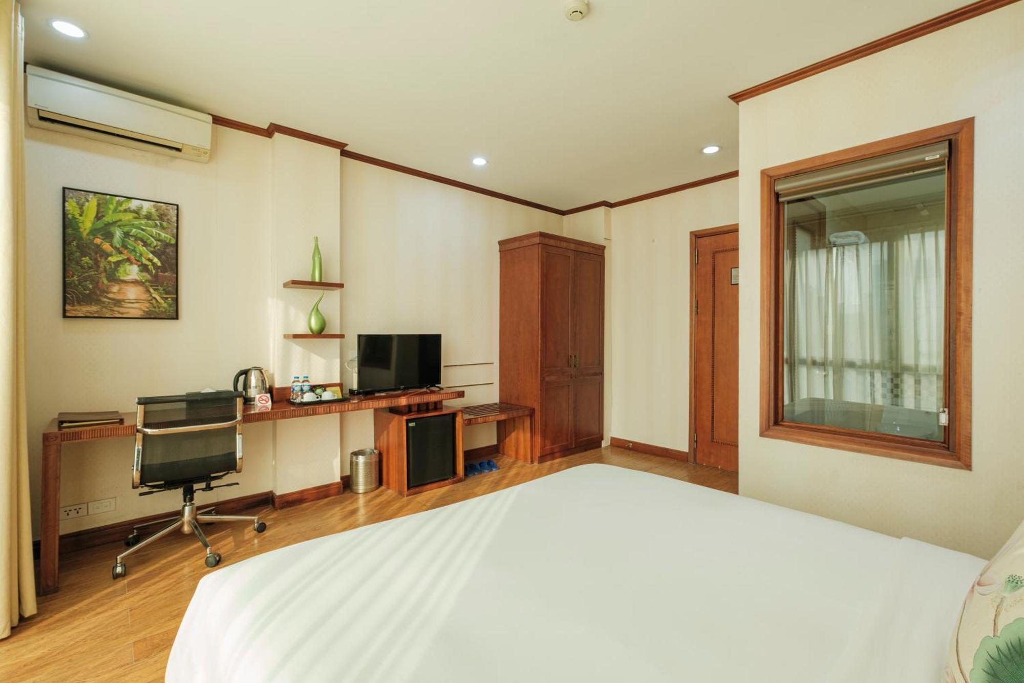 Hotel Sunset Westlake Hanoi
