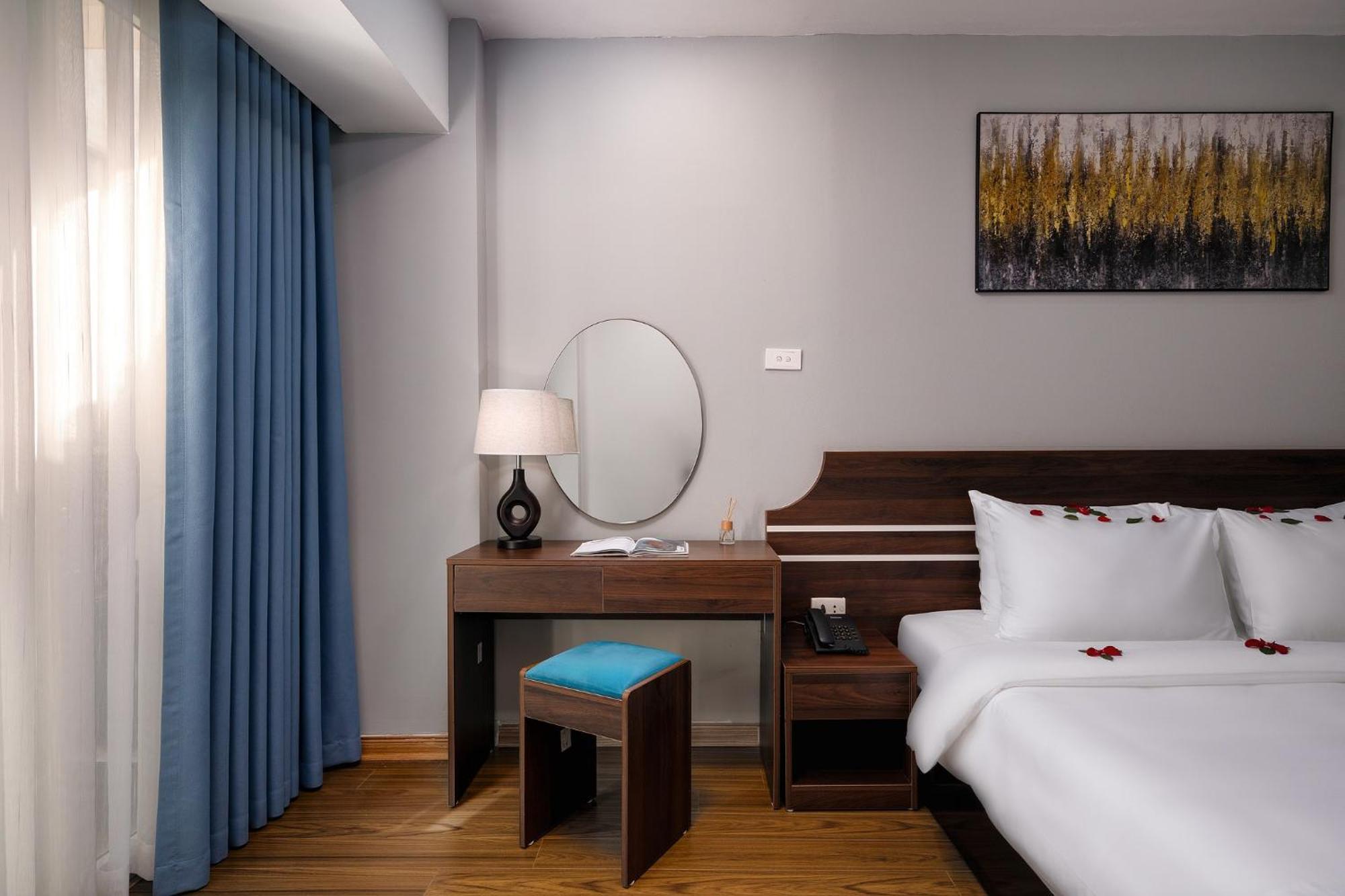 Astoria - St Joseph Cathedral Hotel