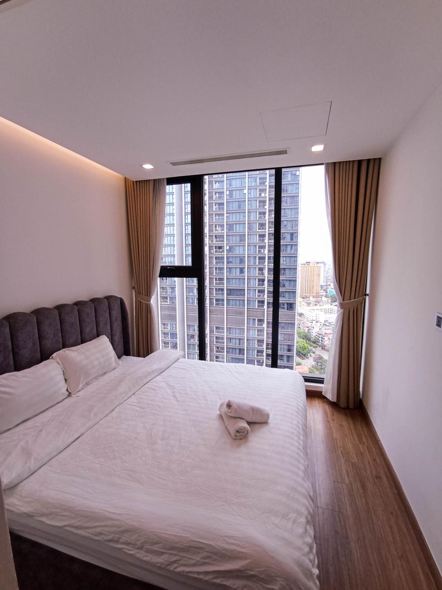 Luxury In Vinhomes Metropolis Near Lotte Apartment