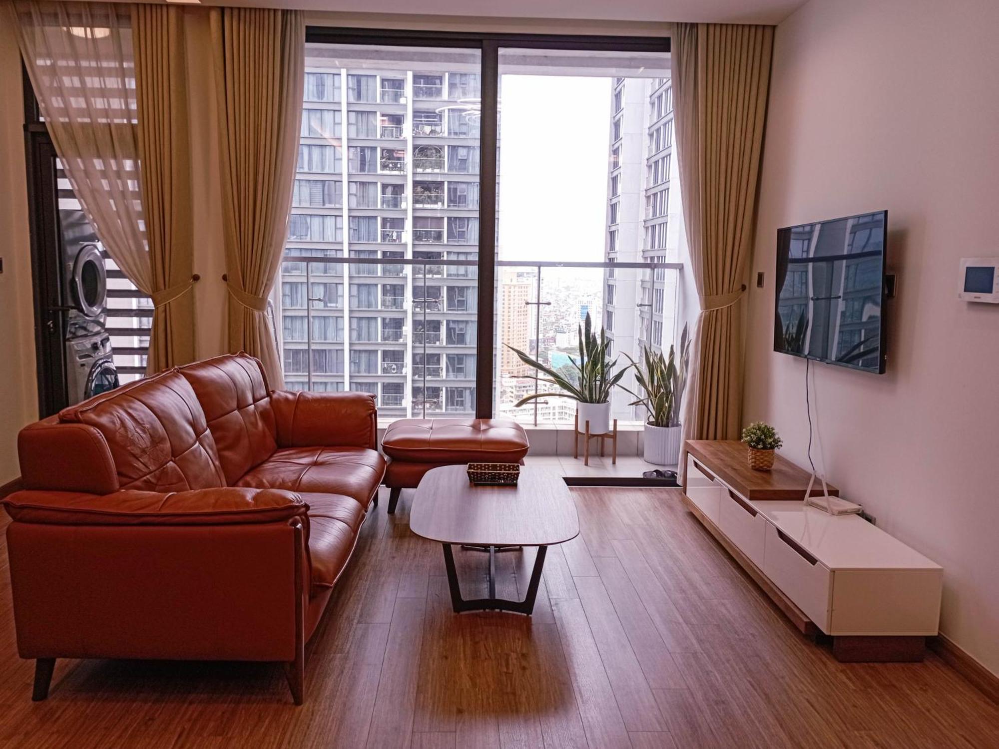Luxury In Vinhomes Metropolis Near Lotte Apartment *