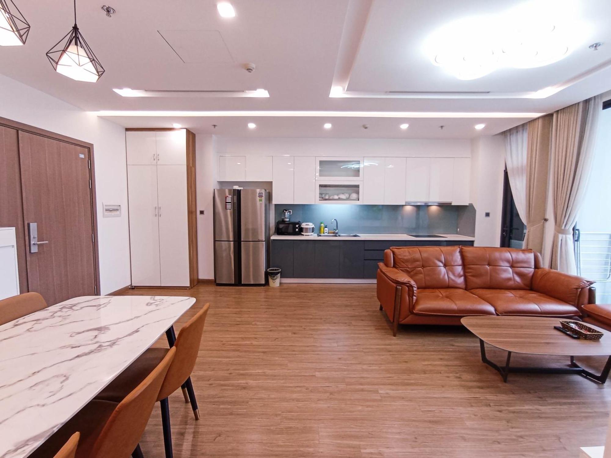 Luxury In Vinhomes Metropolis Near Lotte Apartment *