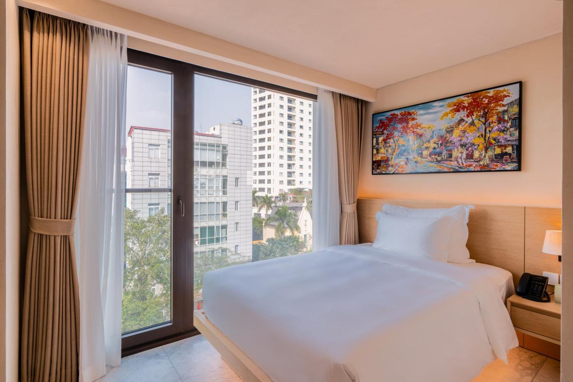 Khách sạn hẻo lánh The Five Lilas Hà Nội