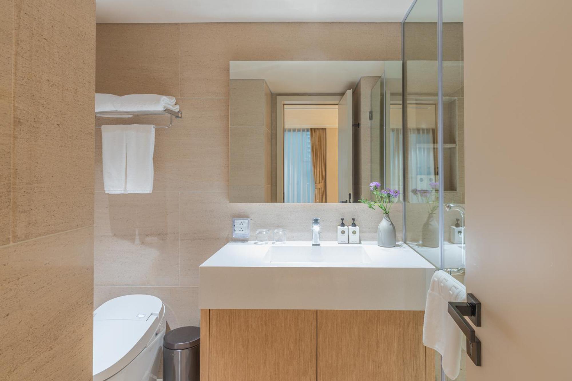 Aparthotel The Five Lilas *