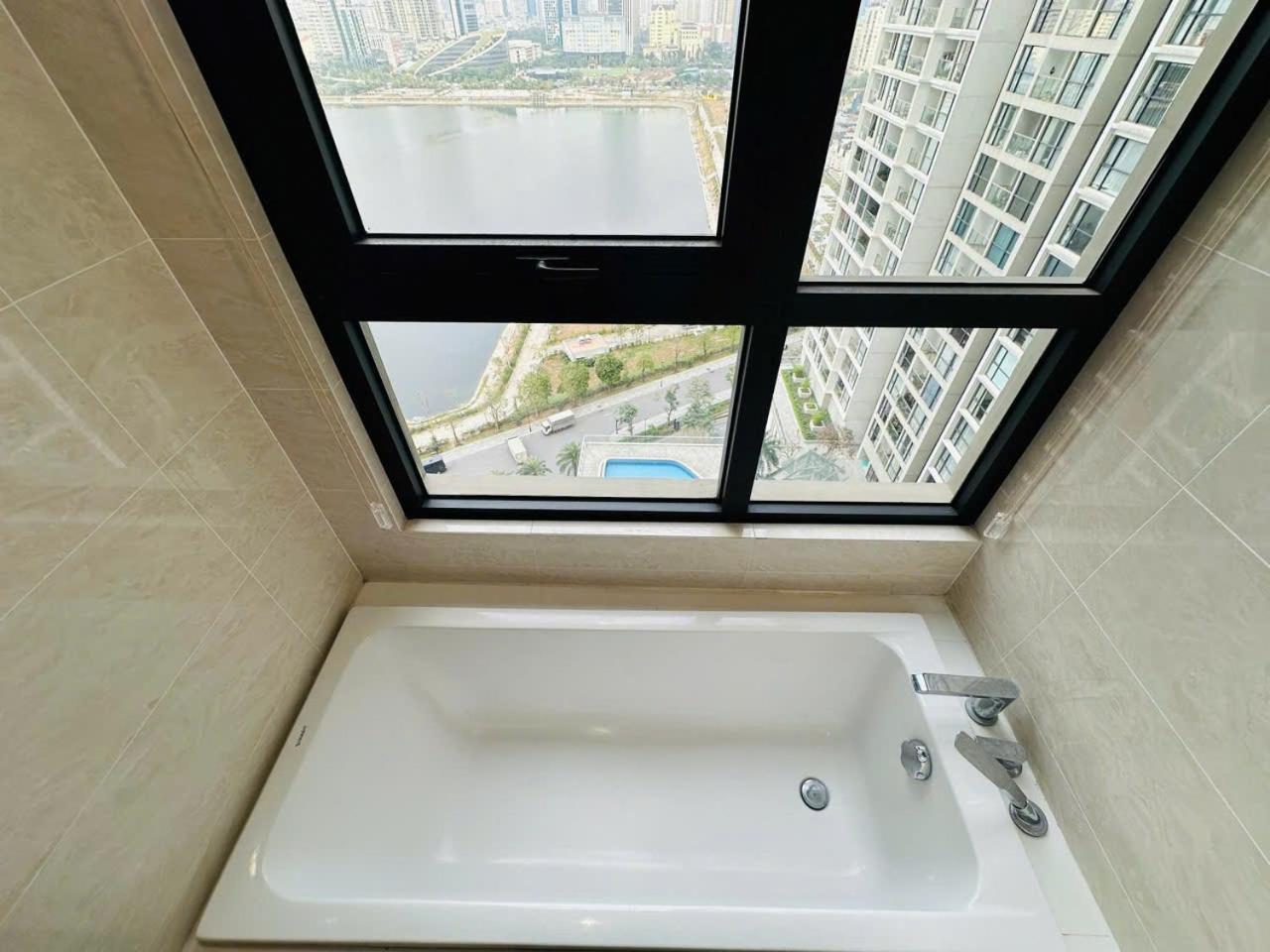 Vincom Plaza Vinhomes Sky Pham Hung My Dinh Hanoi