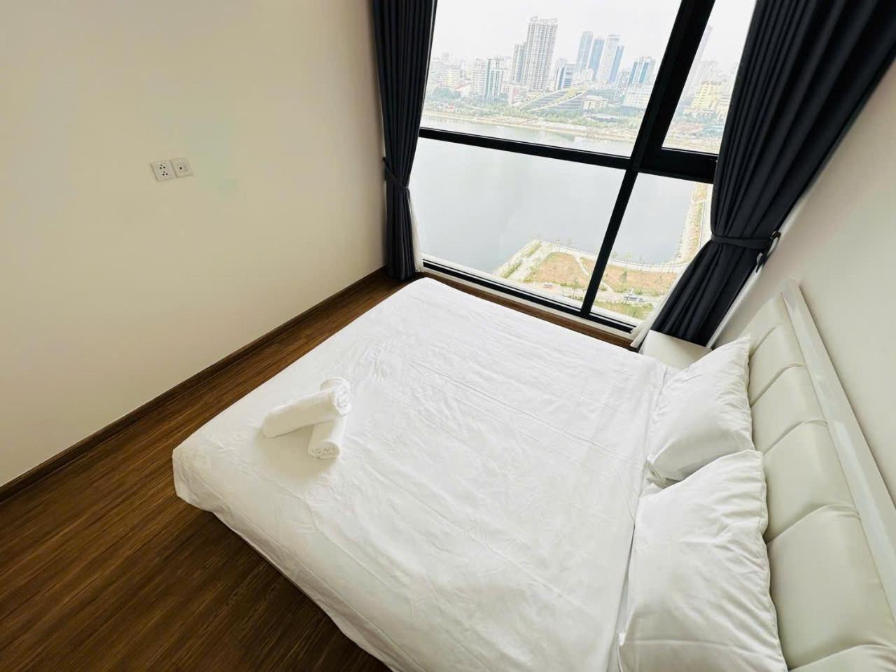 Apartment Vincom Plaza Vinhomes Sky Pham Hung My Dinh Hanoi