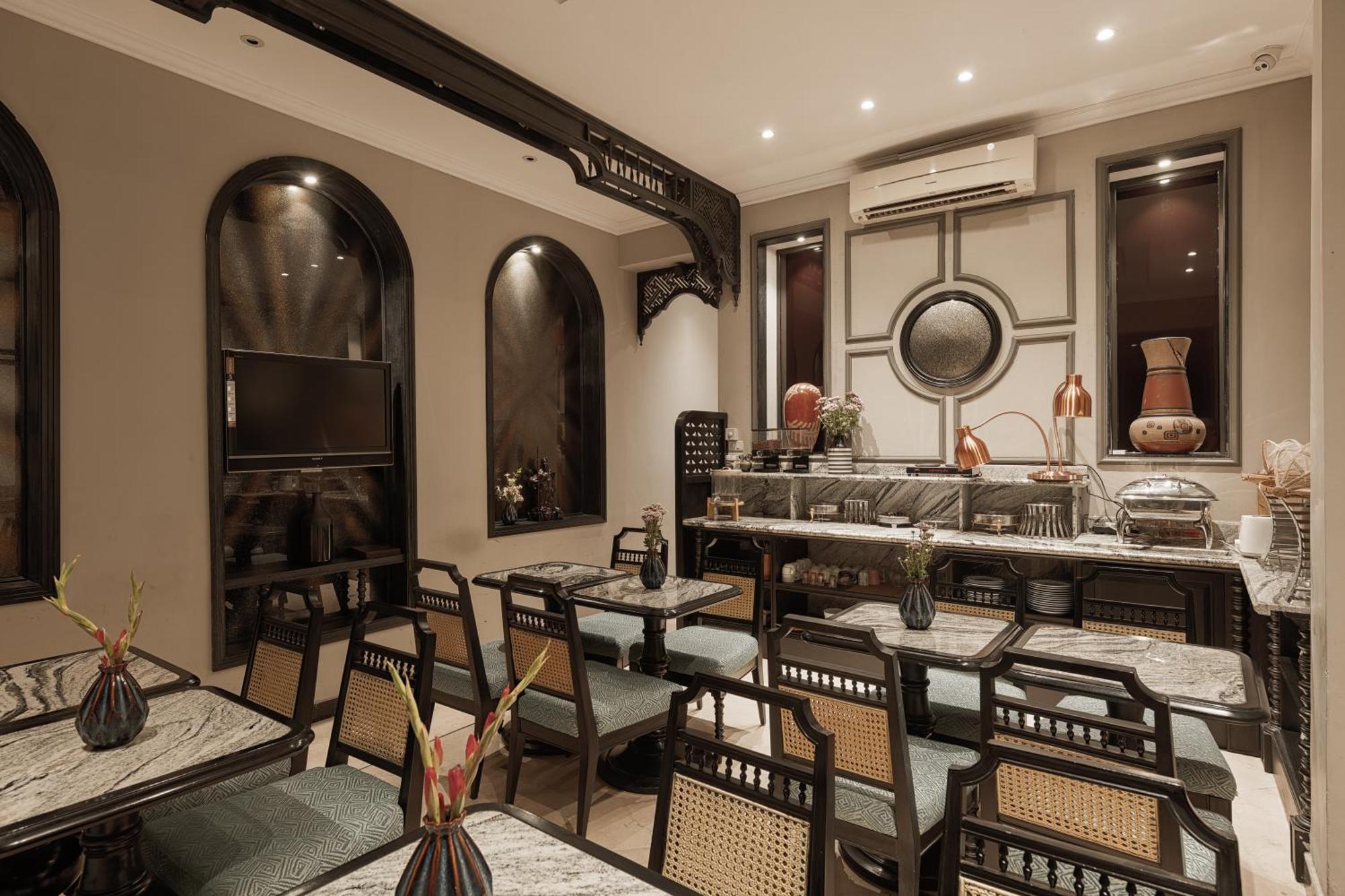 Graceful And Travel Hotel