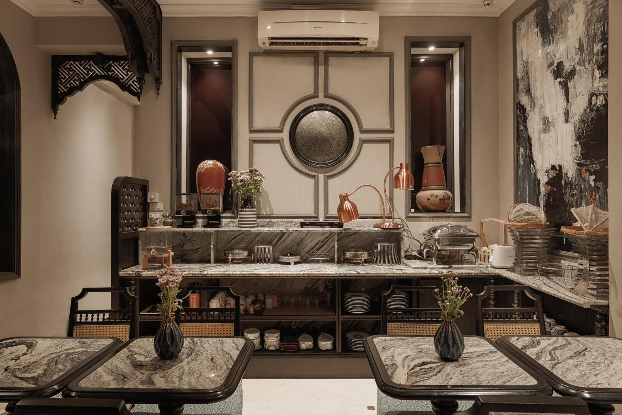 Graceful And Travel Hotel