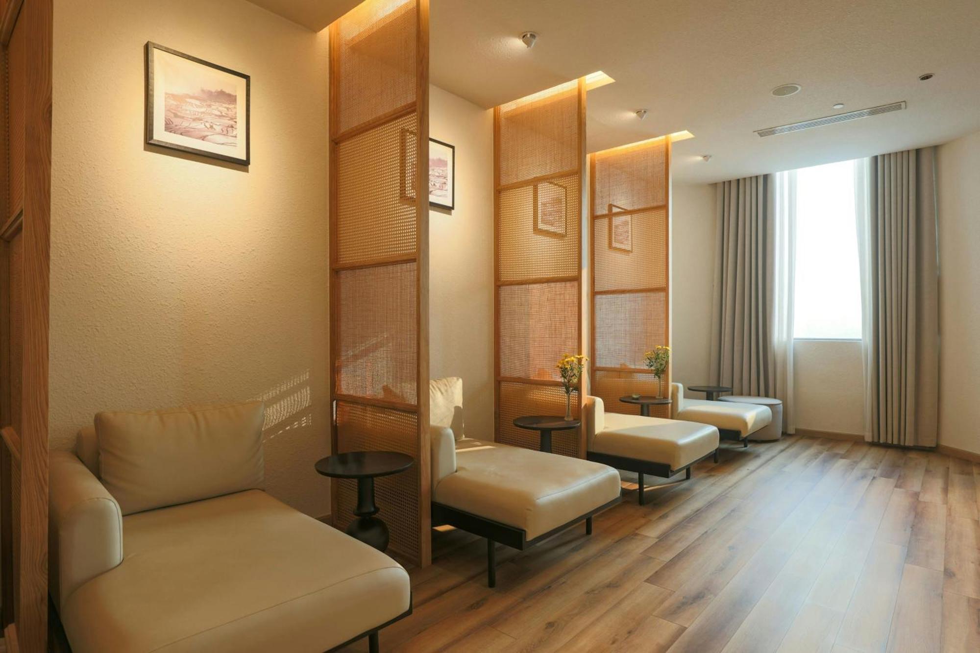 Hotel Sheraton West