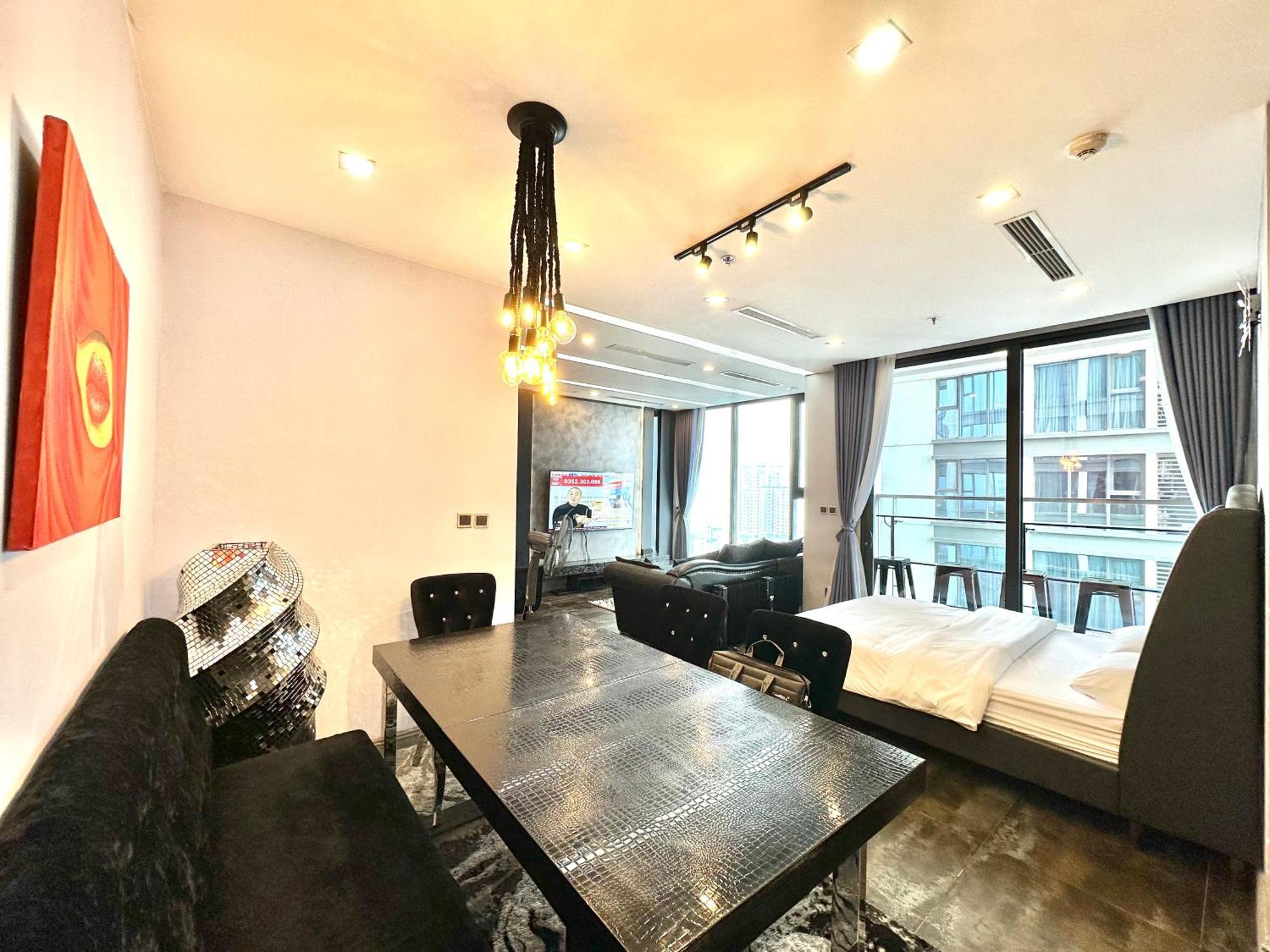 Luxury In Vinhomes Metropolis Apartment *