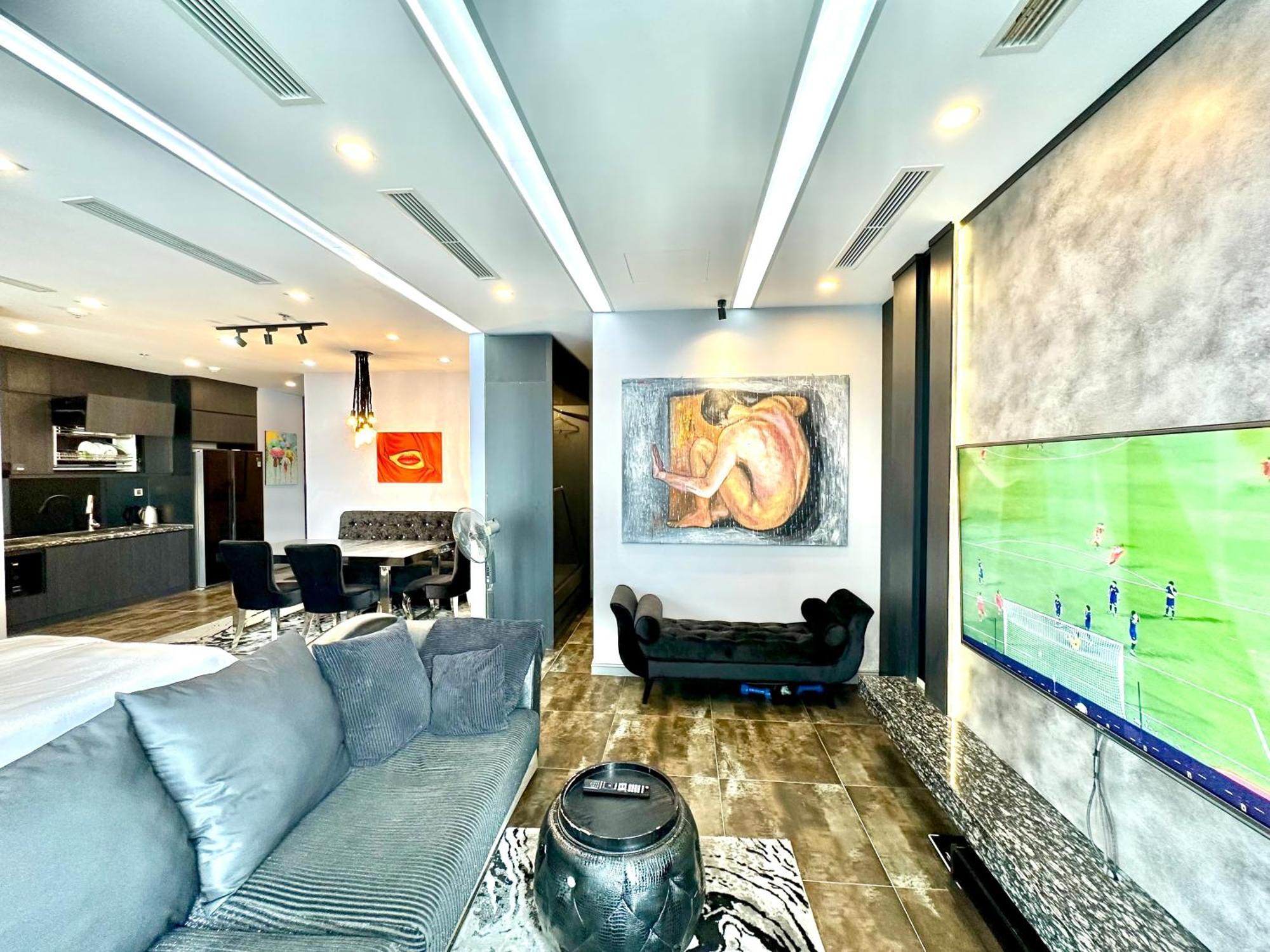 Luxury In Vinhomes Metropolis Hanoi