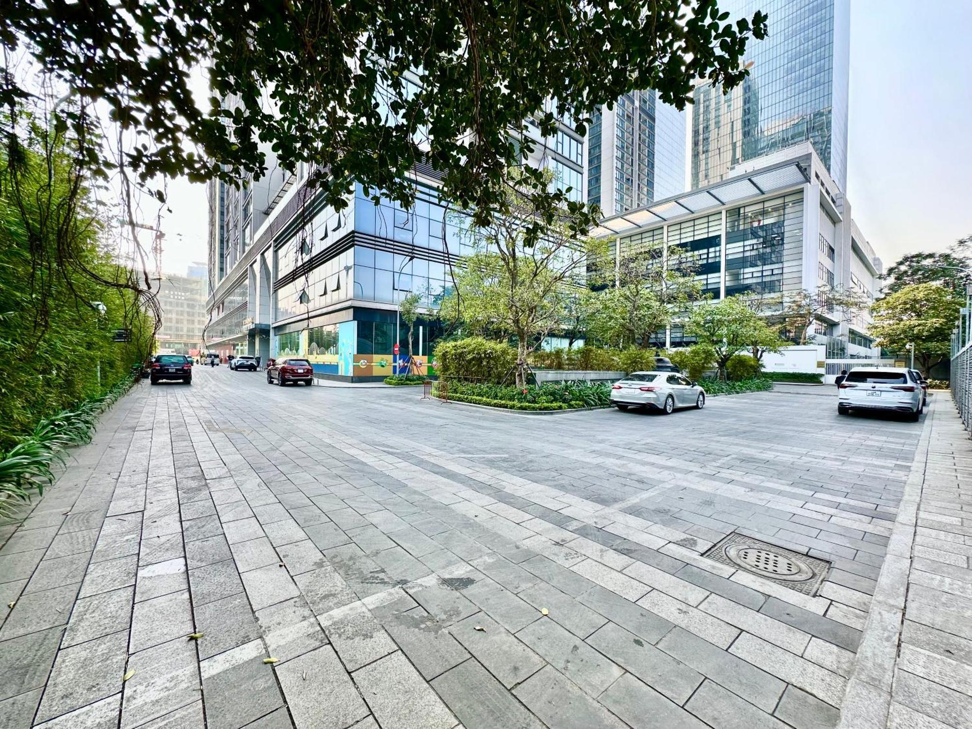 Luxury In Vinhomes Metropolis Apartment