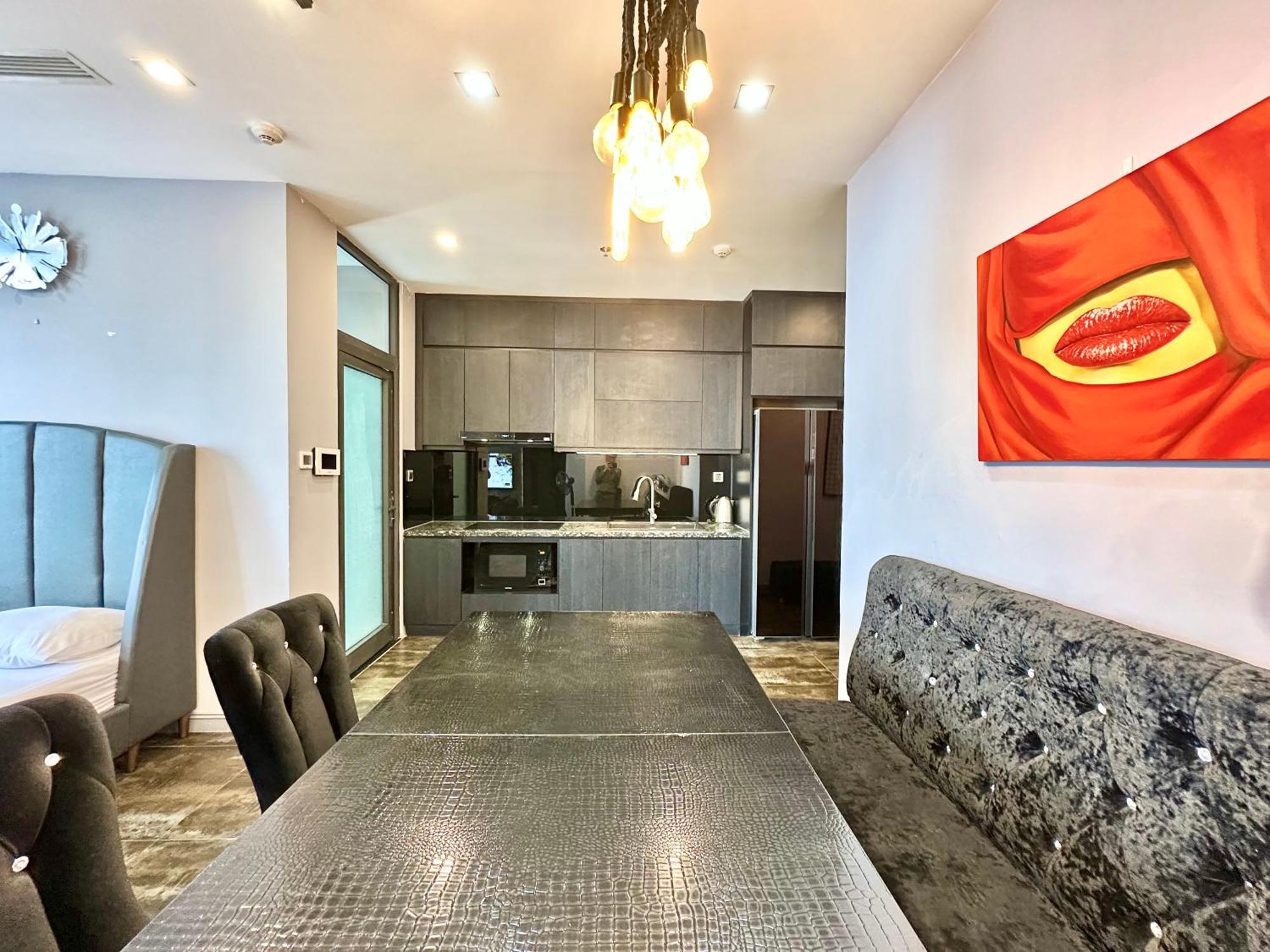 Luxury In Vinhomes Metropolis Apartment Hanoi