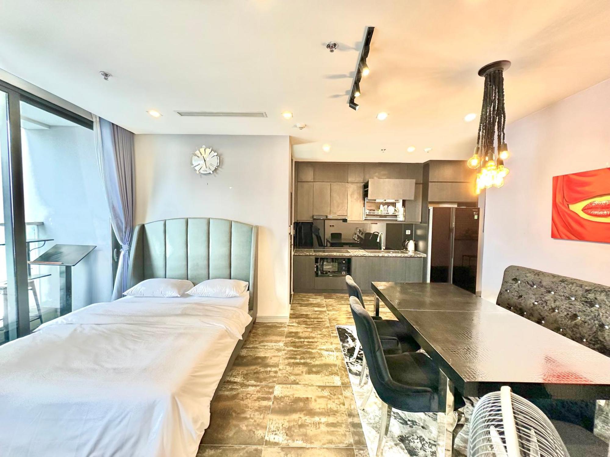 Luxury In Vinhomes Metropolis Apartment Hanoi