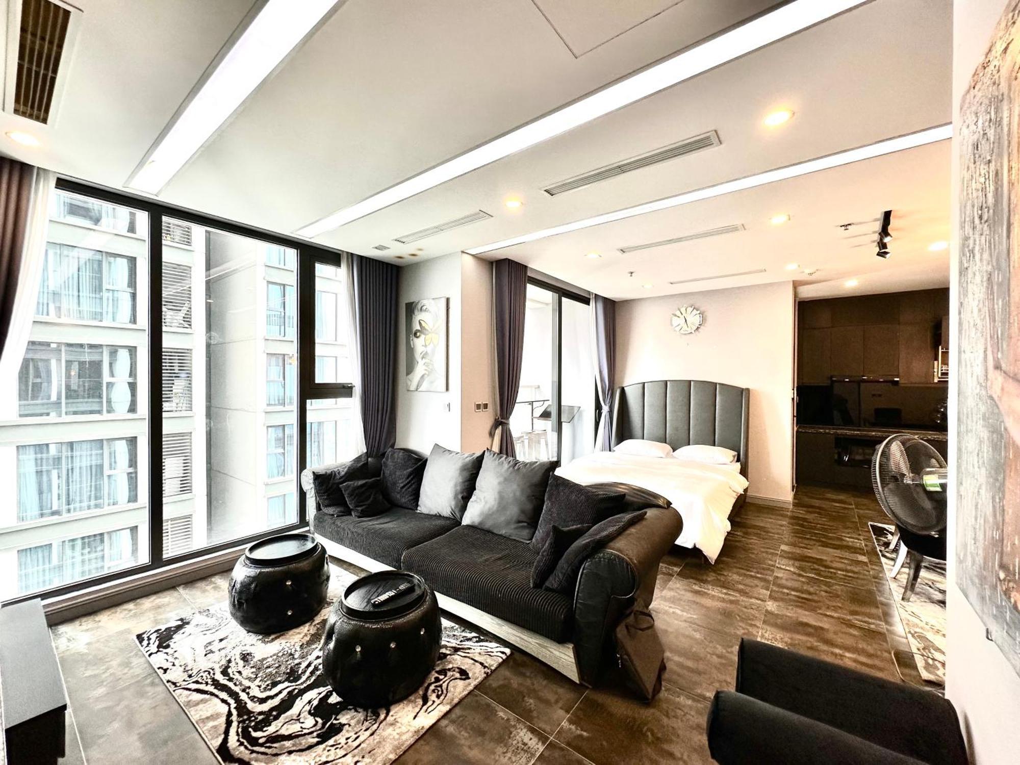Luxury In Vinhomes Metropolis Apartment