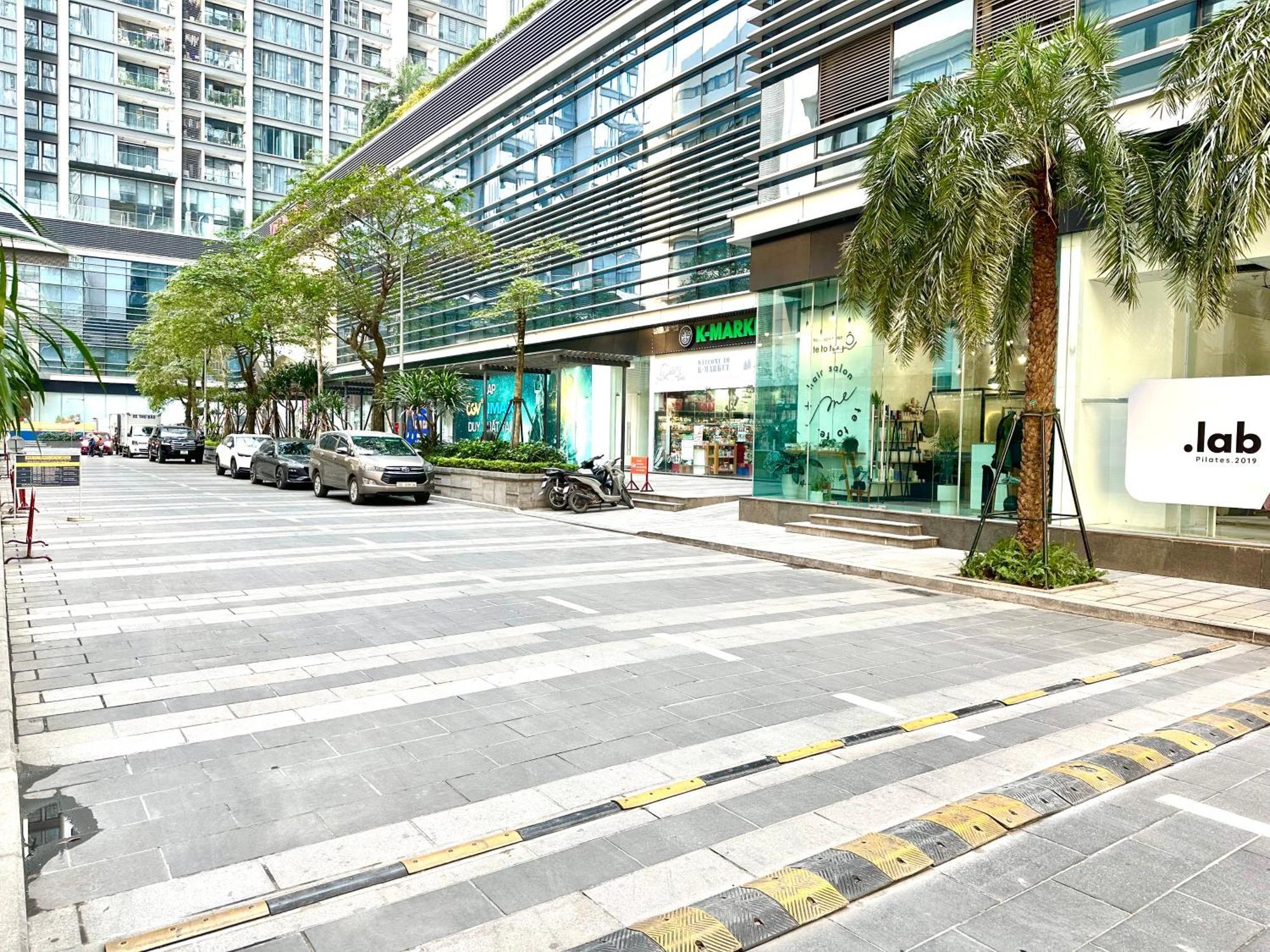 Luxury In Vinhomes Metropolis Apartment *