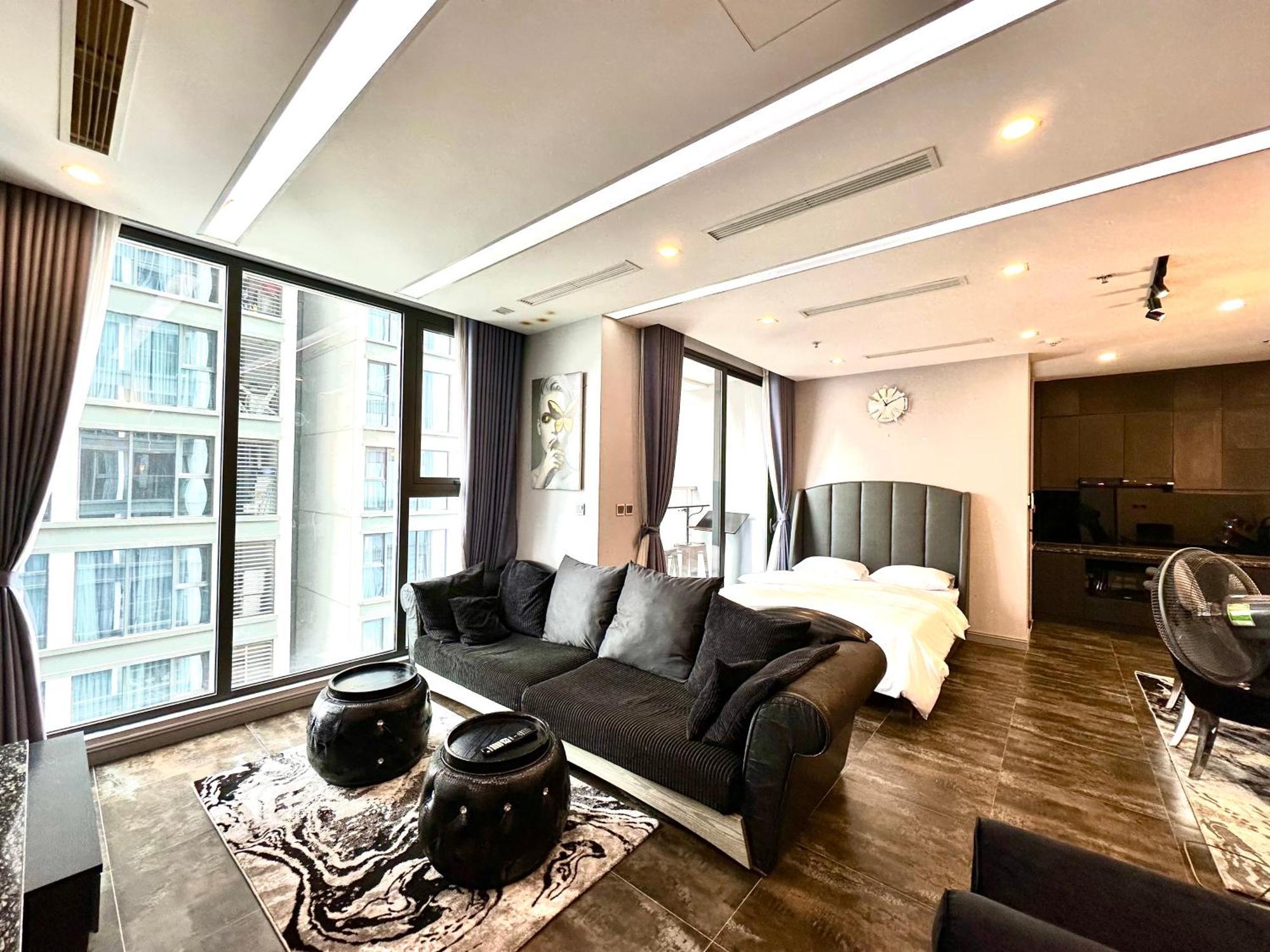 Luxury In Vinhomes Metropolis Apartment Hanoi
