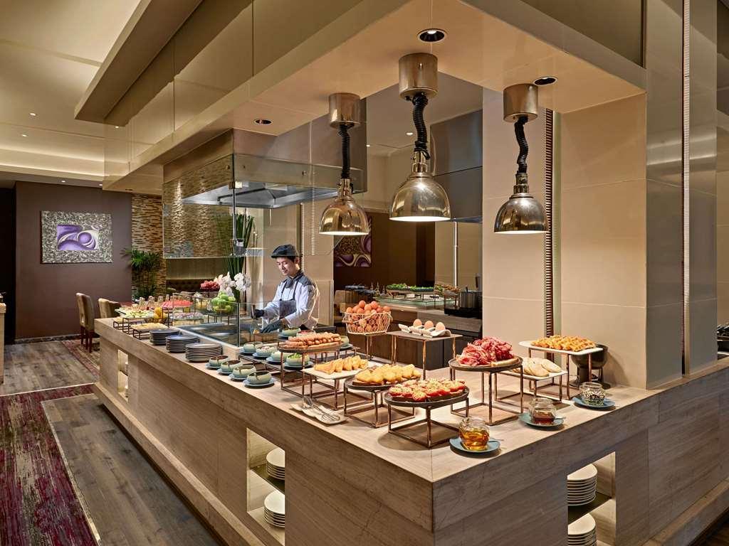 Hotel Moevenpick Centre 5*