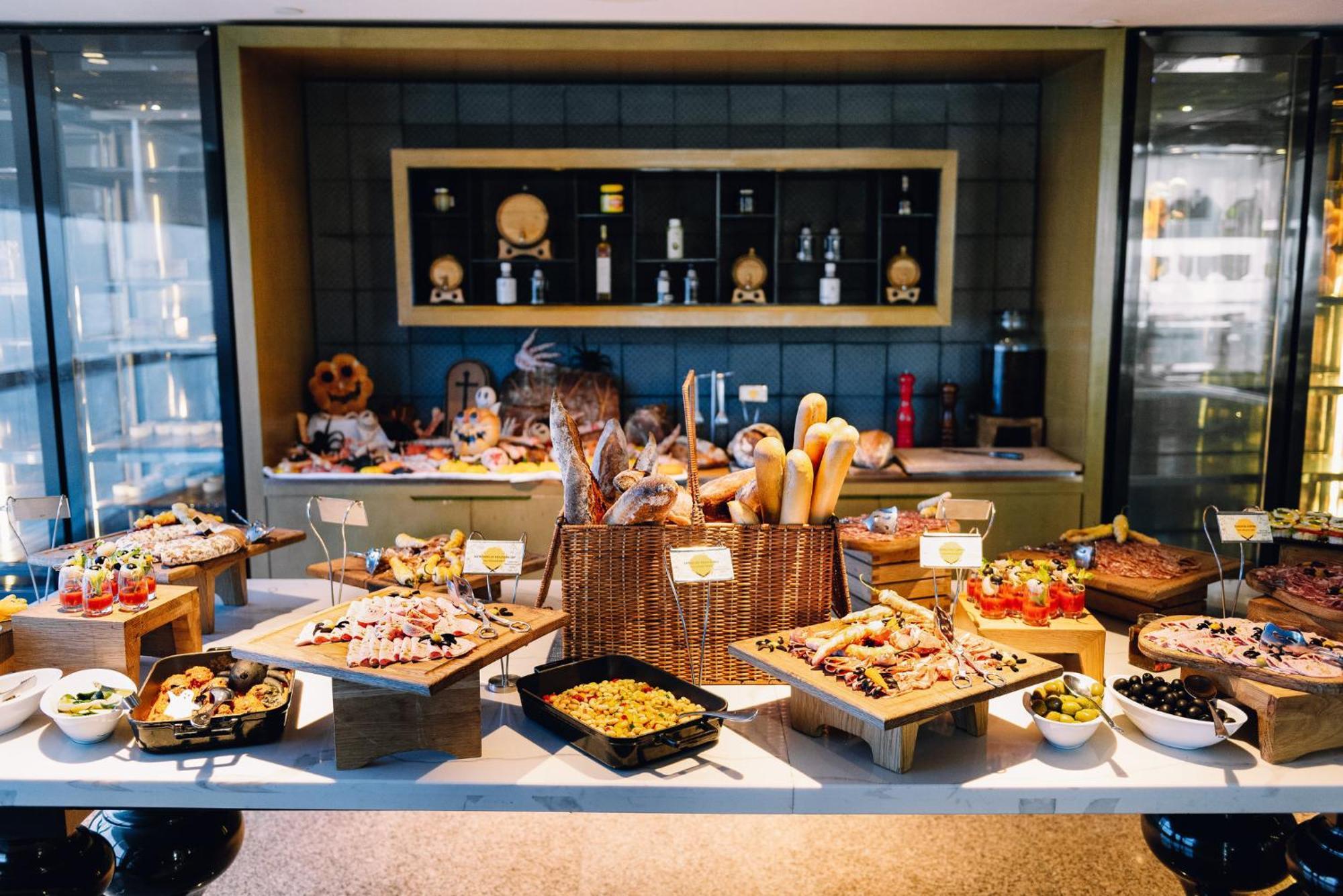 Intercontinental Landmark72 By Ihg 5*