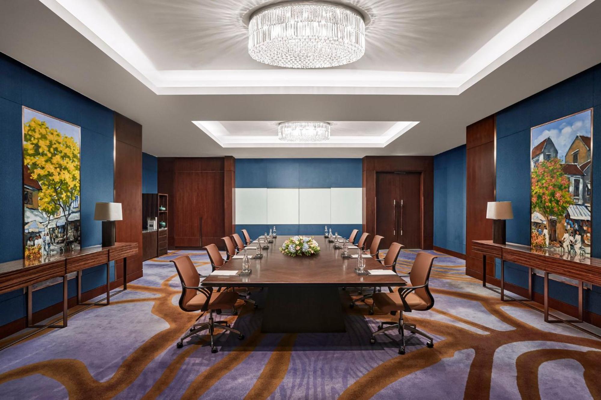 Hotel Intercontinental Landmark72 By Ihg