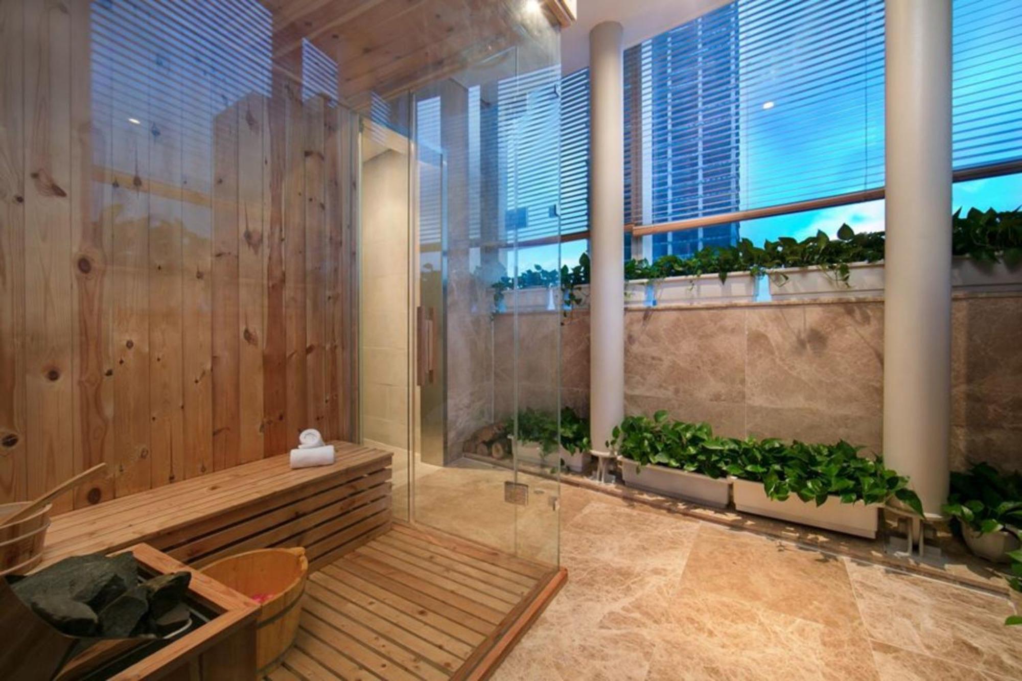 Hotel Intercontinental Landmark72 By Ihg 5*