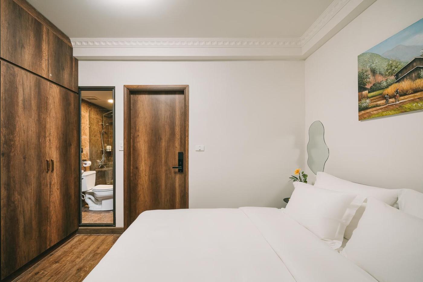 Su Casa Railway Side Apartment Hanoi