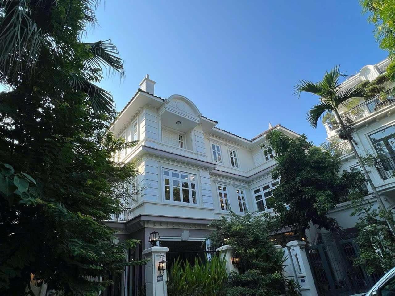 Charming Luxury With Outdoor And Garden 4 Bedrooms *