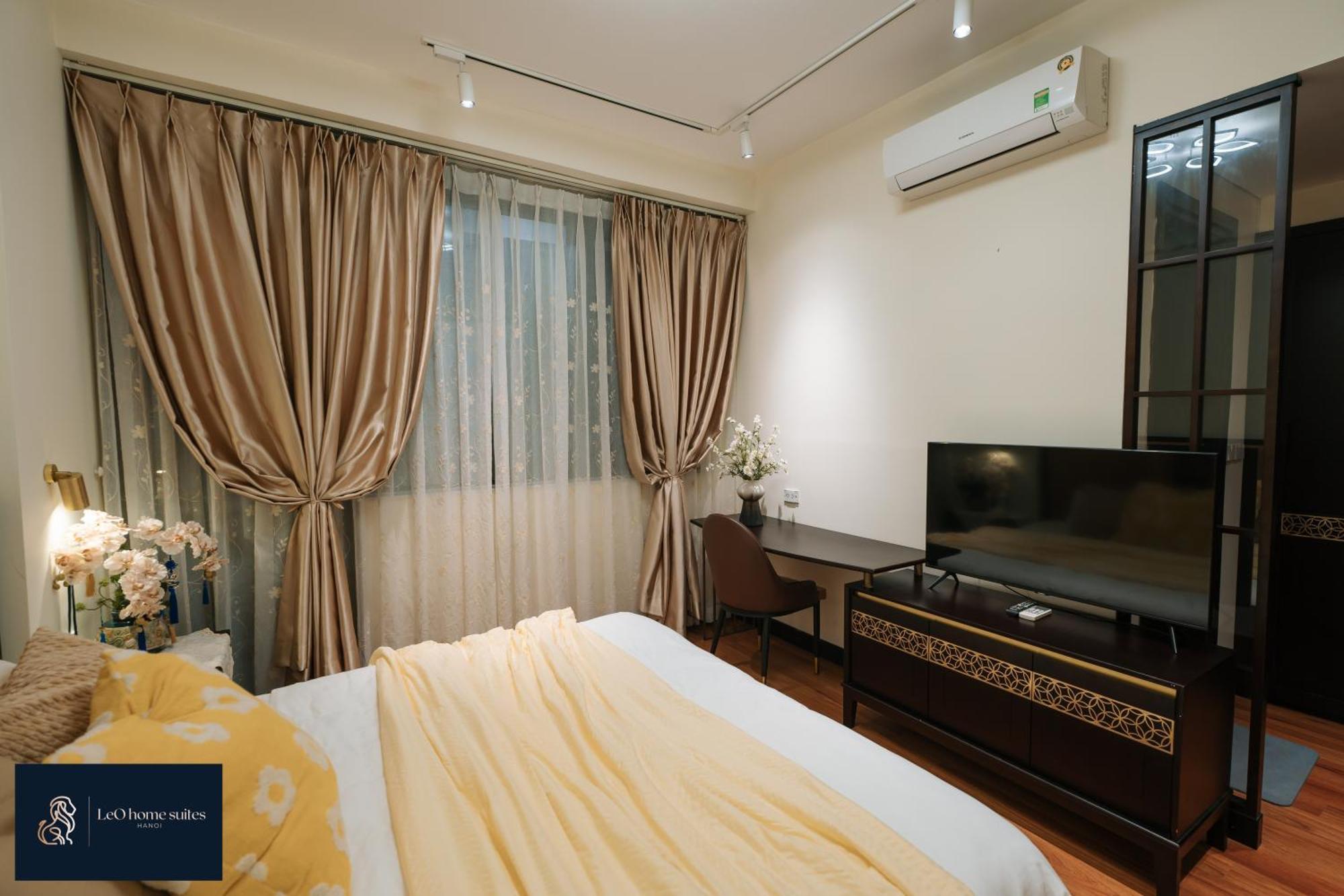 Apartment -natural Light -projector -spacious - 2br Incenter Hanoi