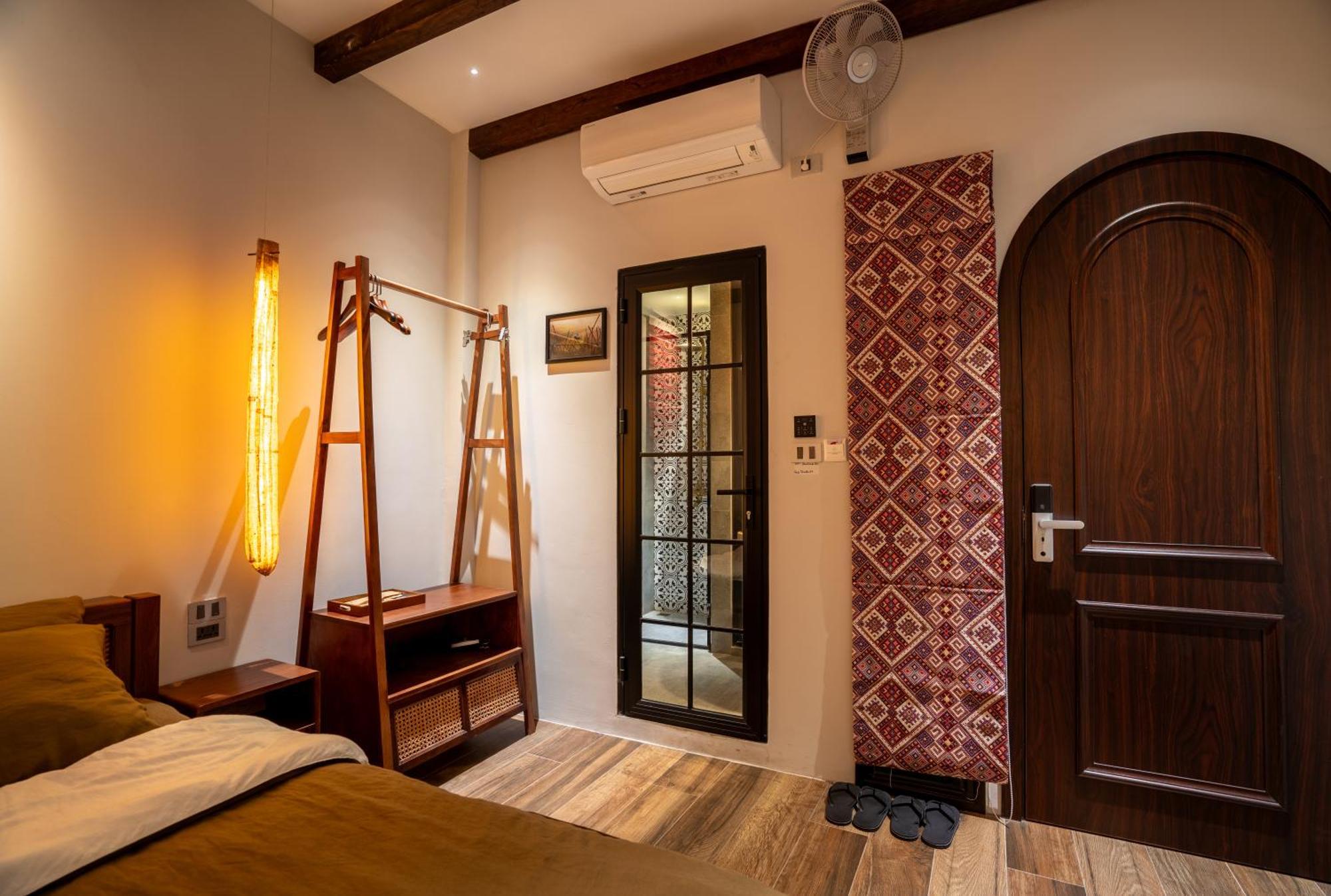Phen Art House, Artistic Living In The Heart Of Old Quarter *