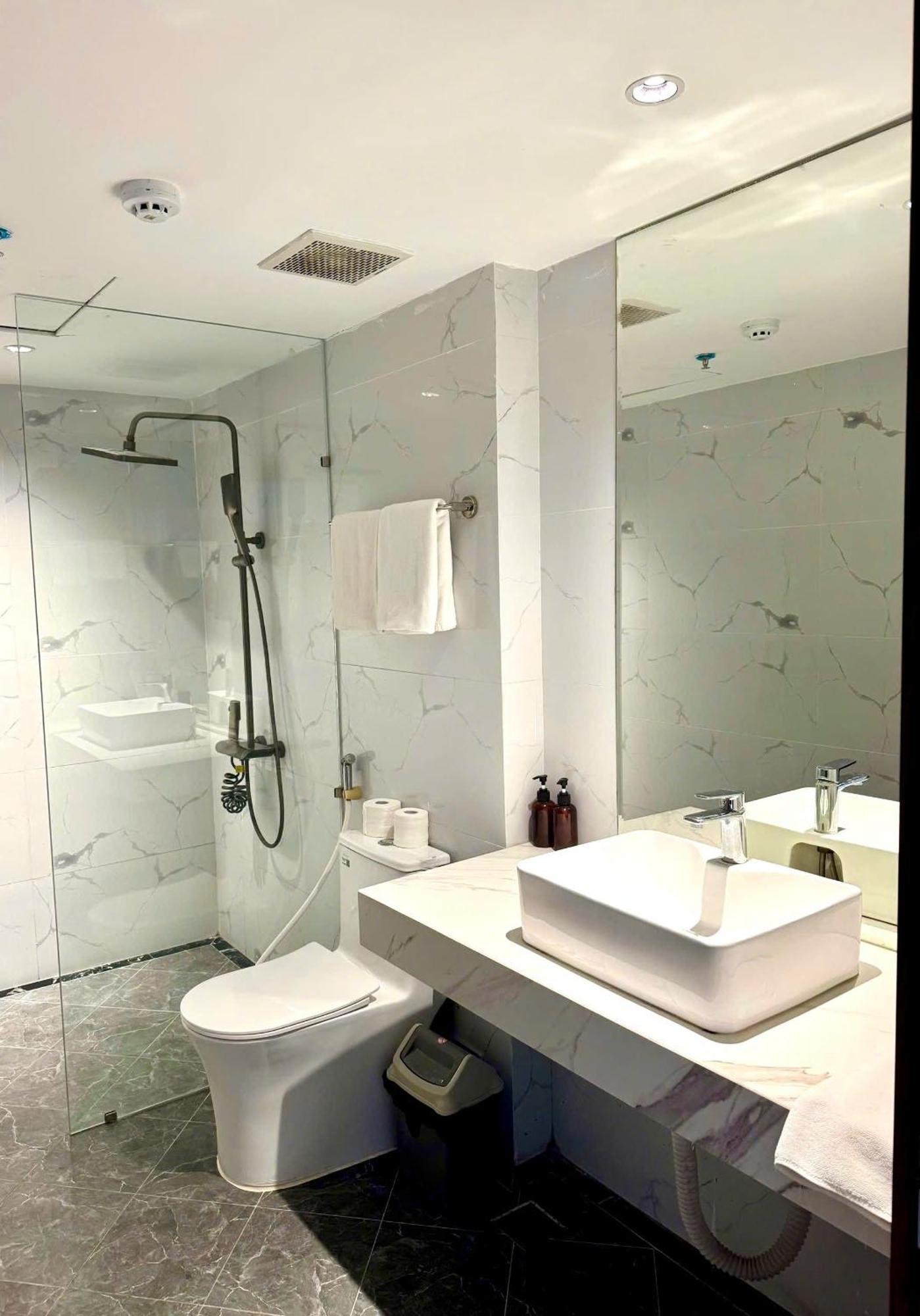 Luxe Paradise Hoang Cau Hotel 3*