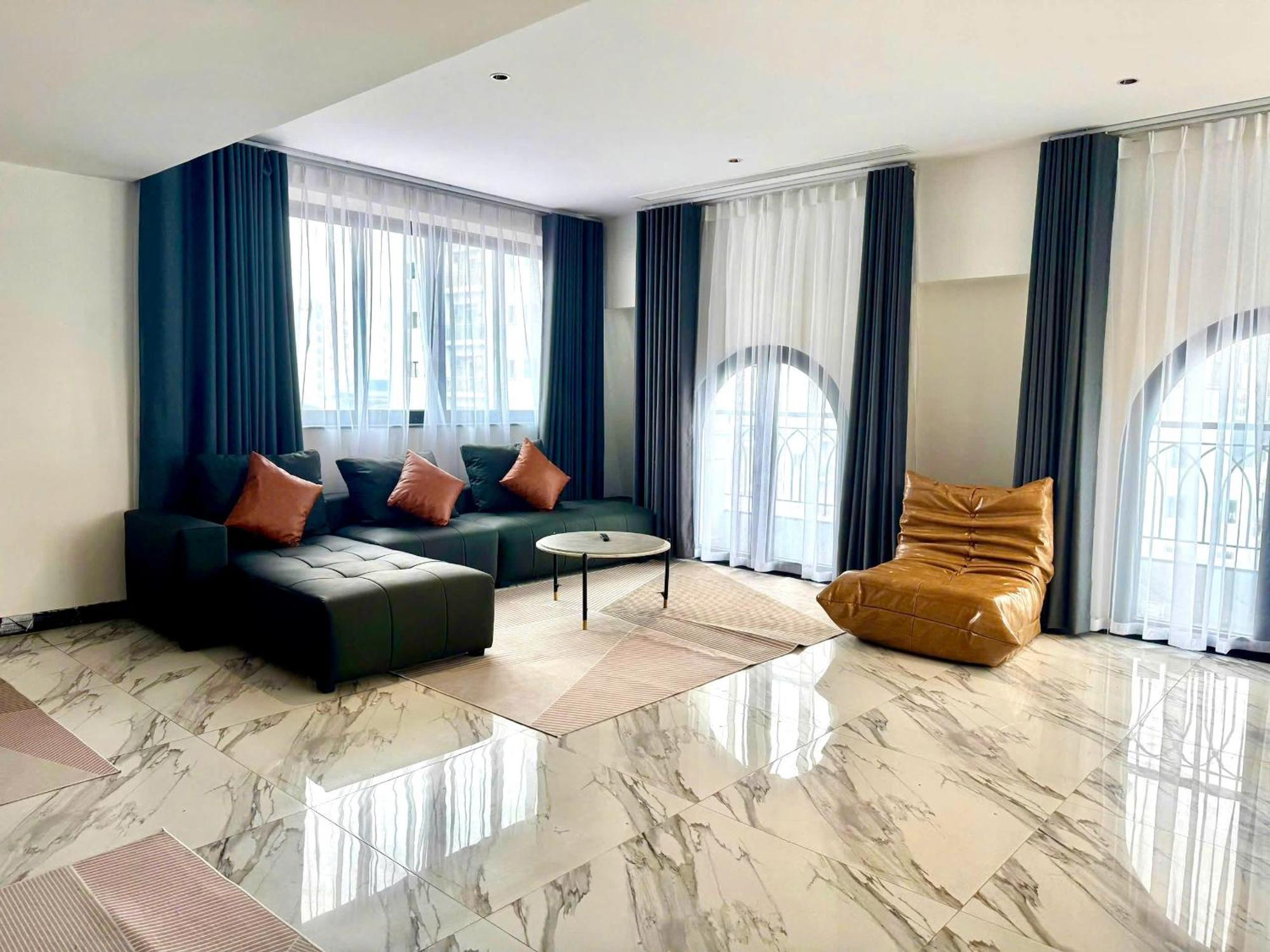 Hotel Luxe Paradise Hoang Cau 3*