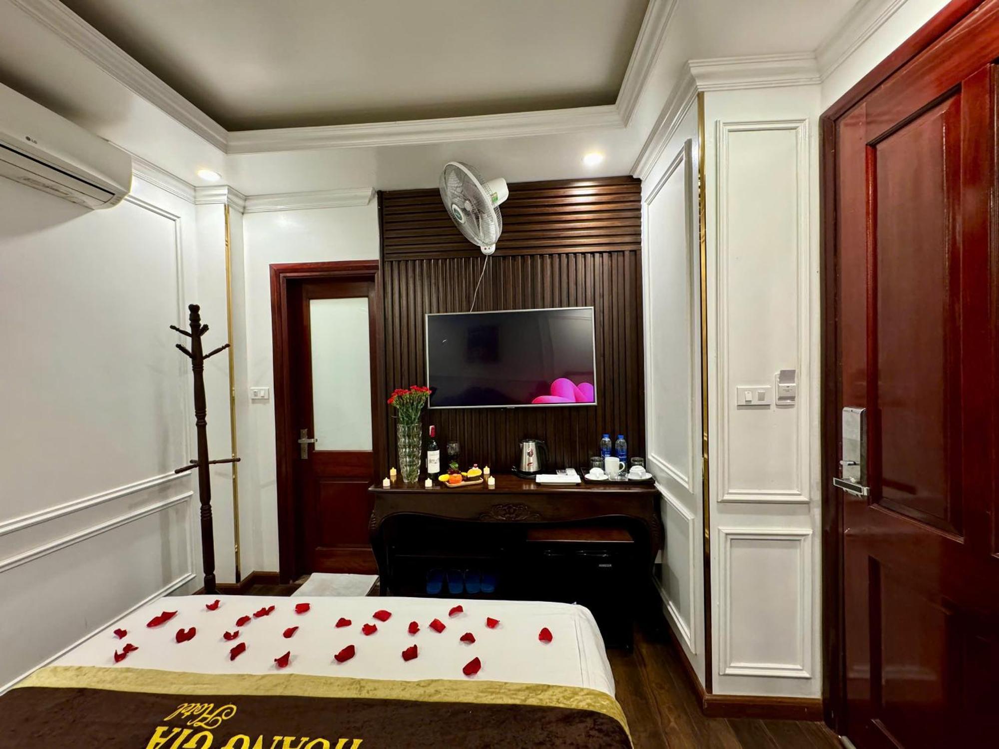 Hoang Gia Nhan Hoa Hanoi