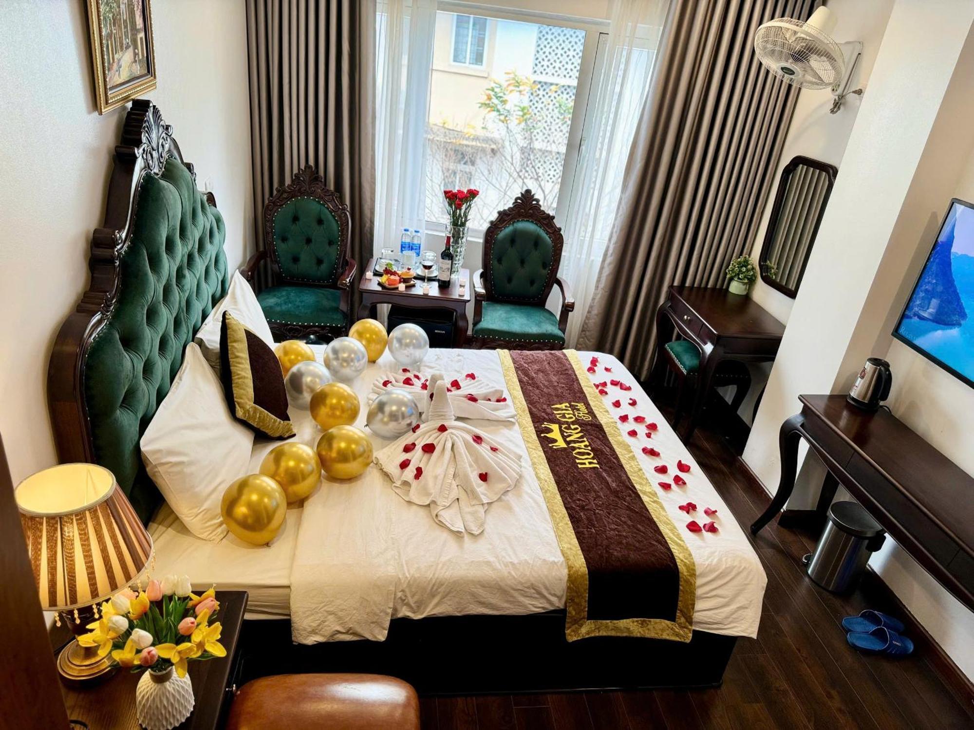 Hoang Gia Nhan Hoa Hanoi