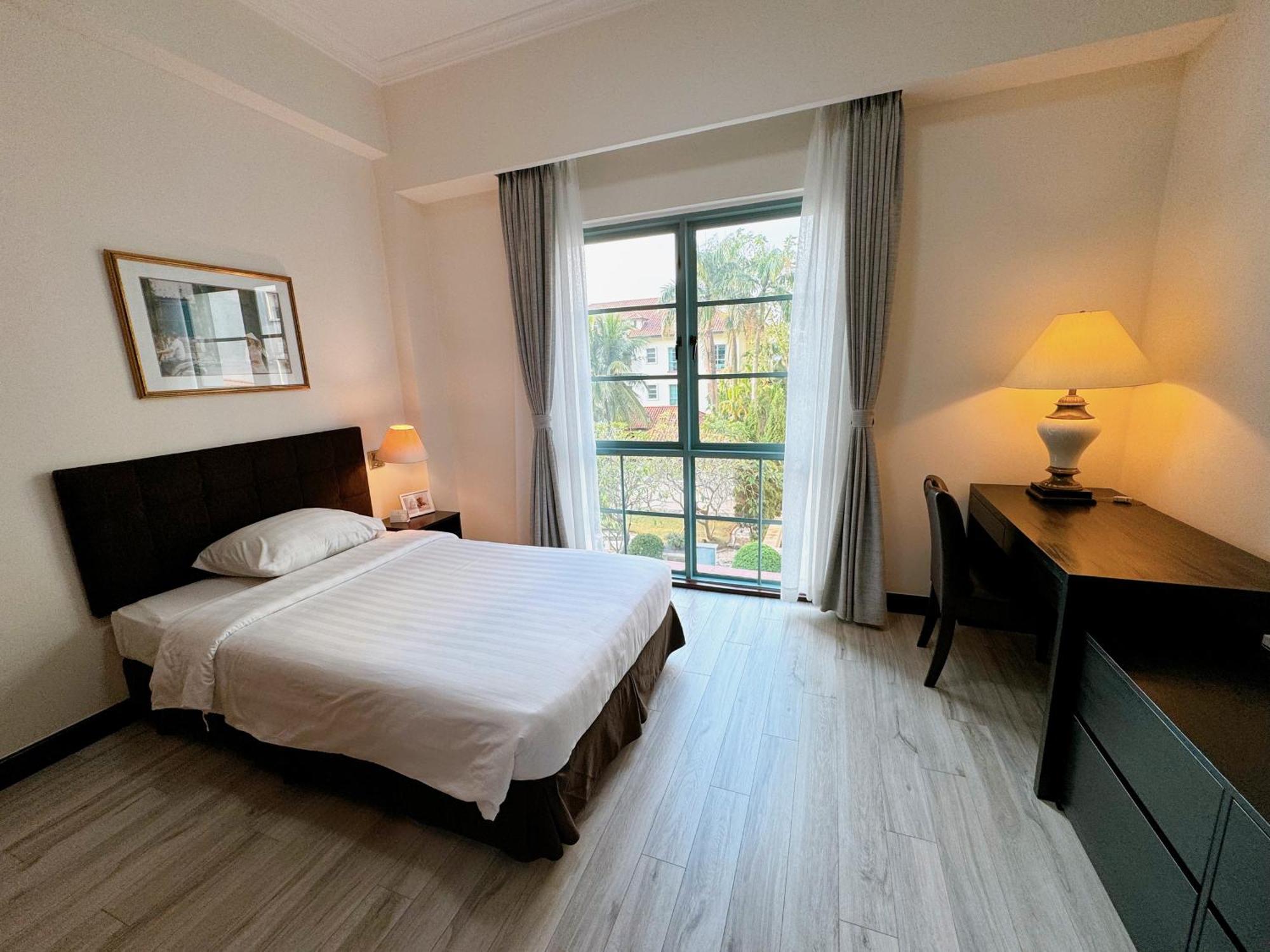 Diamond Westlake Apartment