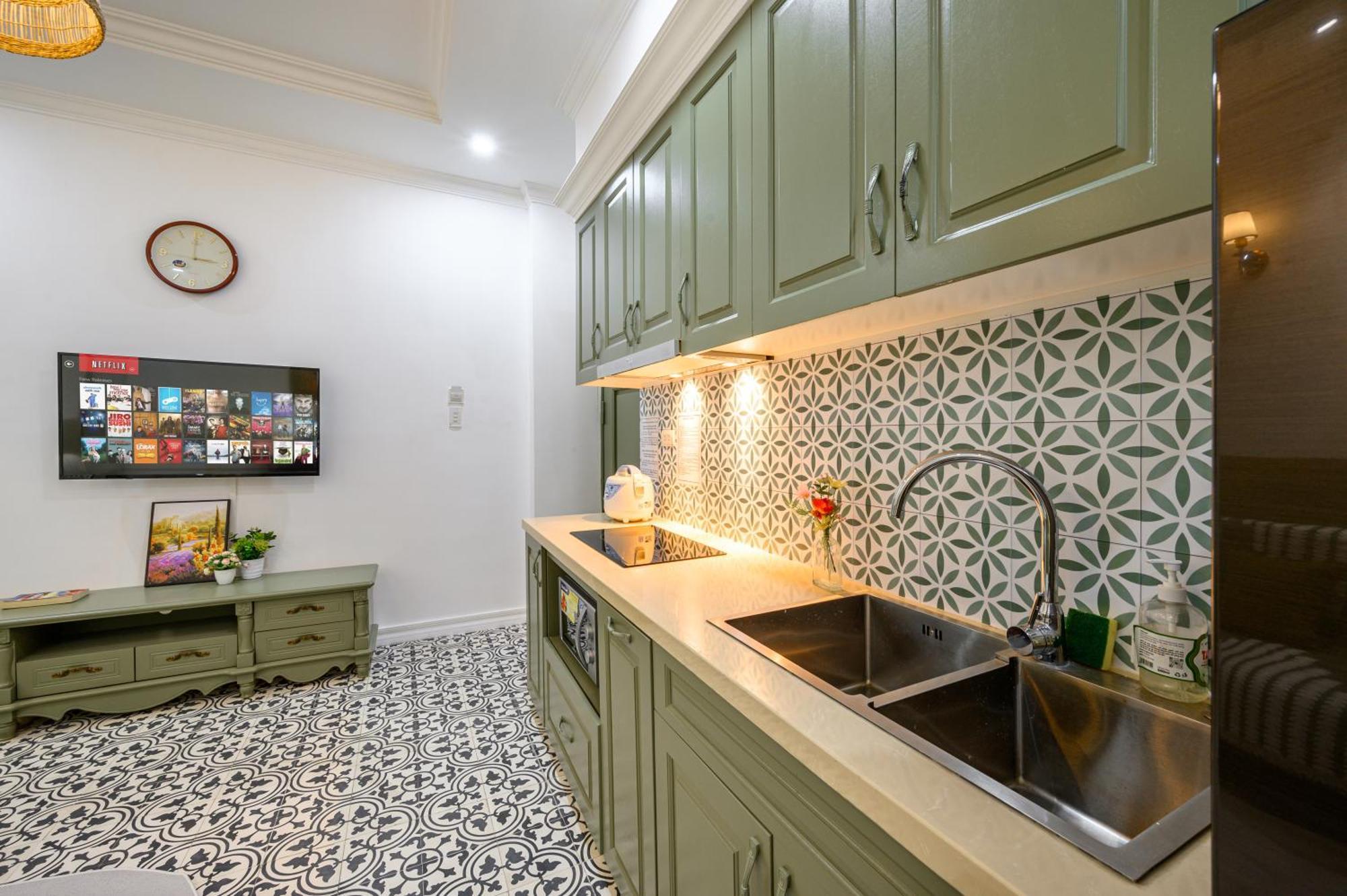 Hotel Luxe Paradise Dich Vong Hau Hanoi