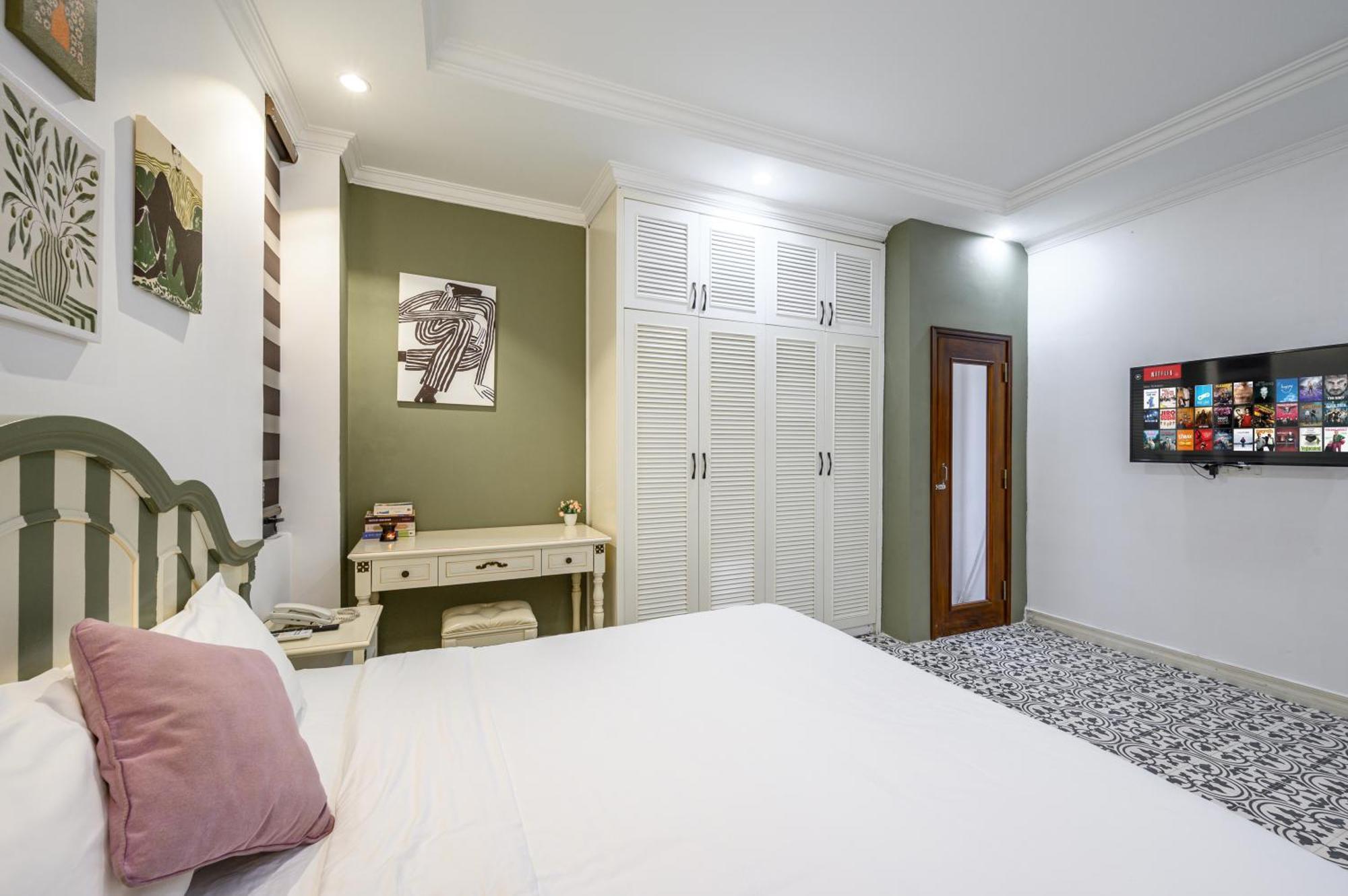 Hotel Luxe Paradise Dich Vong Hau