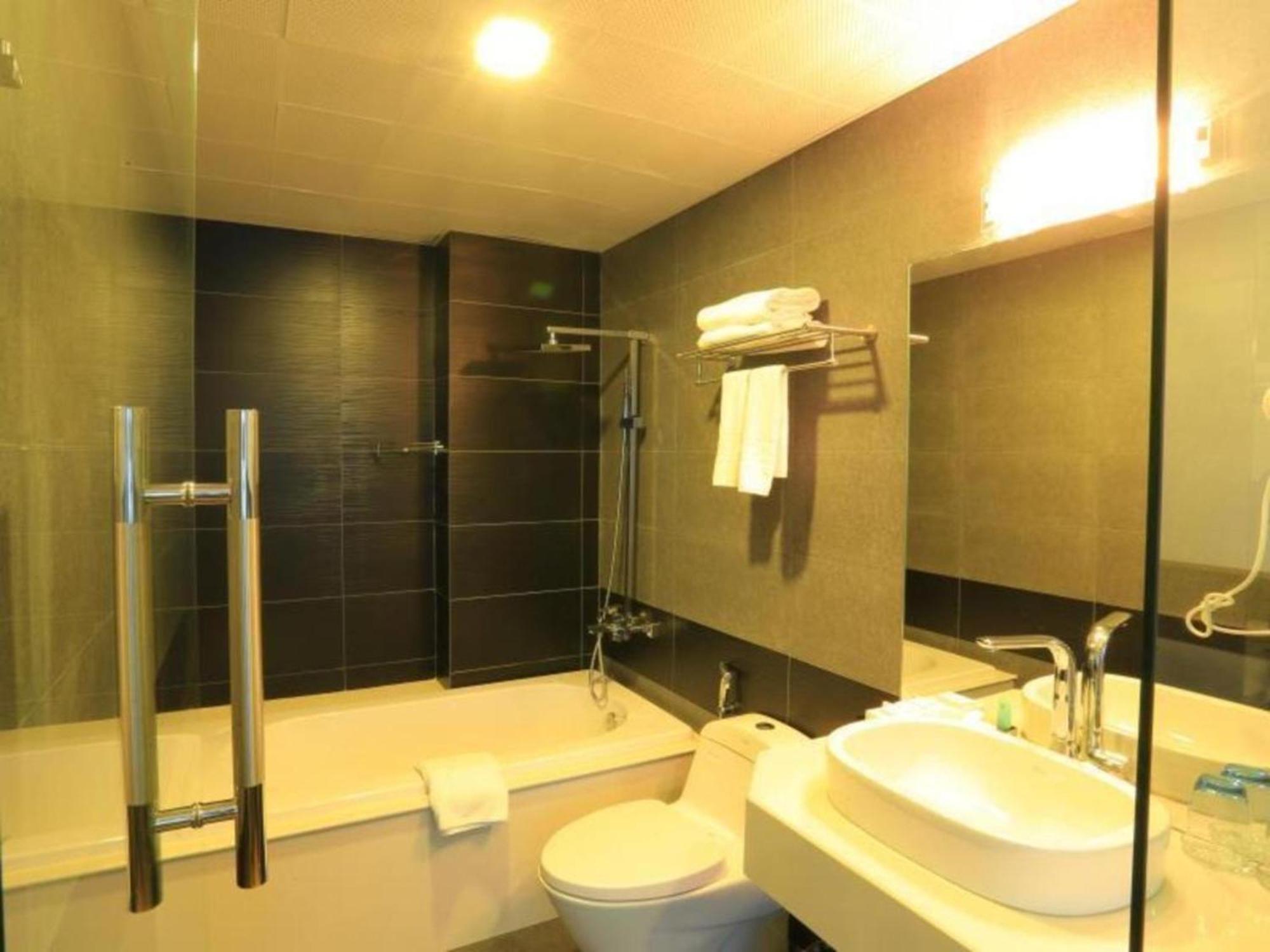 Collection O Le Grand - The Tryst Hotel